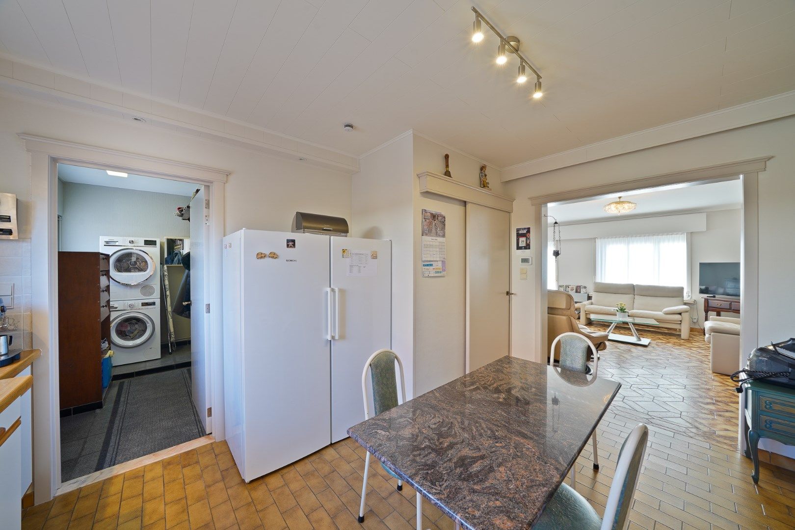 Ruime hoekwoning met garage en 4 slaapkamers in Bredene Dorp foto 10
