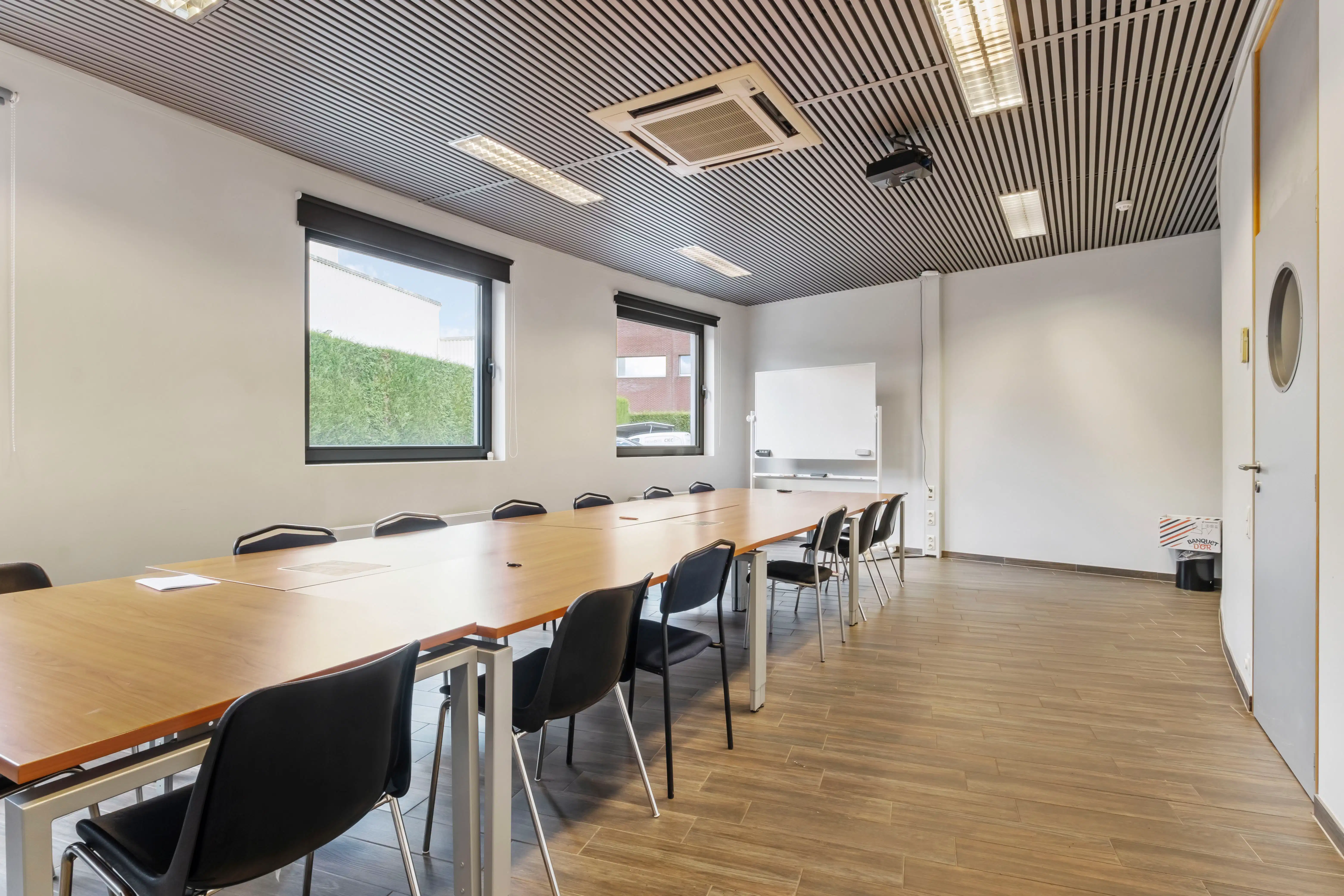 Ruim kantoorgebouw op toplocatie te Zwijnaarde foto 21