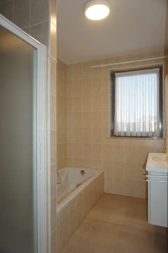 Instapklaar appartement met 2 slaapkamers, terras en dubbele ondergrondse garage – Solferinostraat 4, Paal foto 6