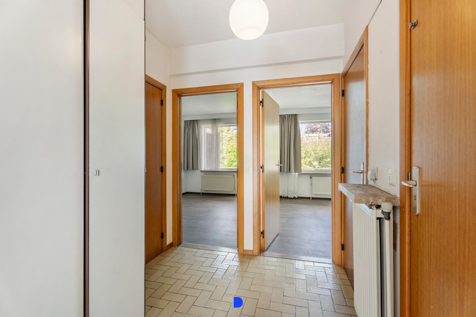Interessant appartement met 2 slaapkamers en garage! foto 4