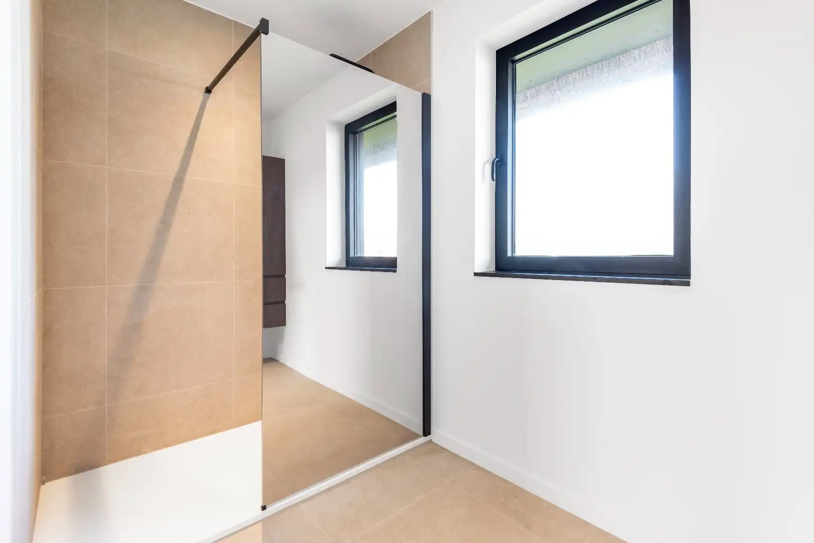 Prachtige nieuwbouw villa met zwembad in een rustige omgeving foto 23