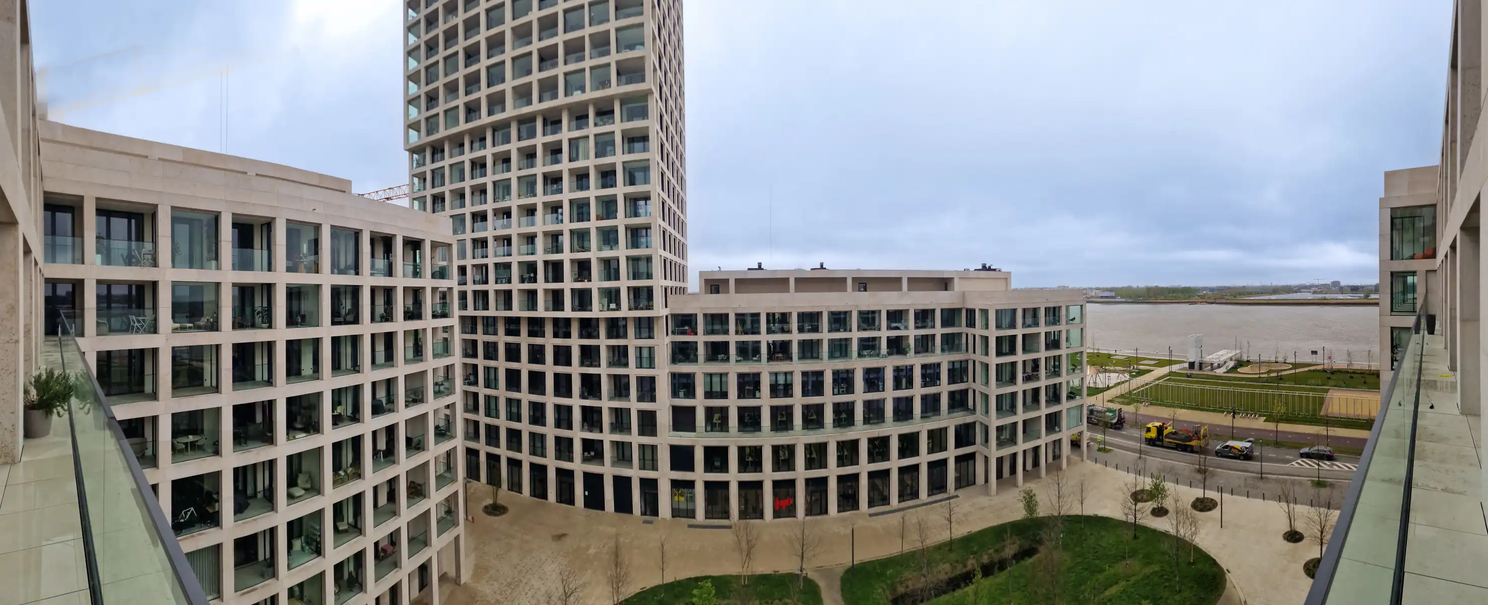 1-slpk app. met terras en zicht op Schelde en binnenpark foto 6