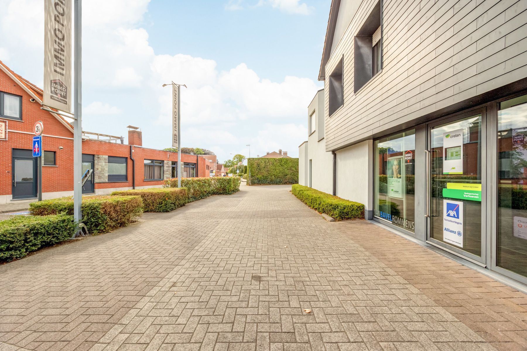 Goed gelegen kantoorruimte (circa 265m²) in het centrum van Meer (Hoogstraten) met parking. foto 2