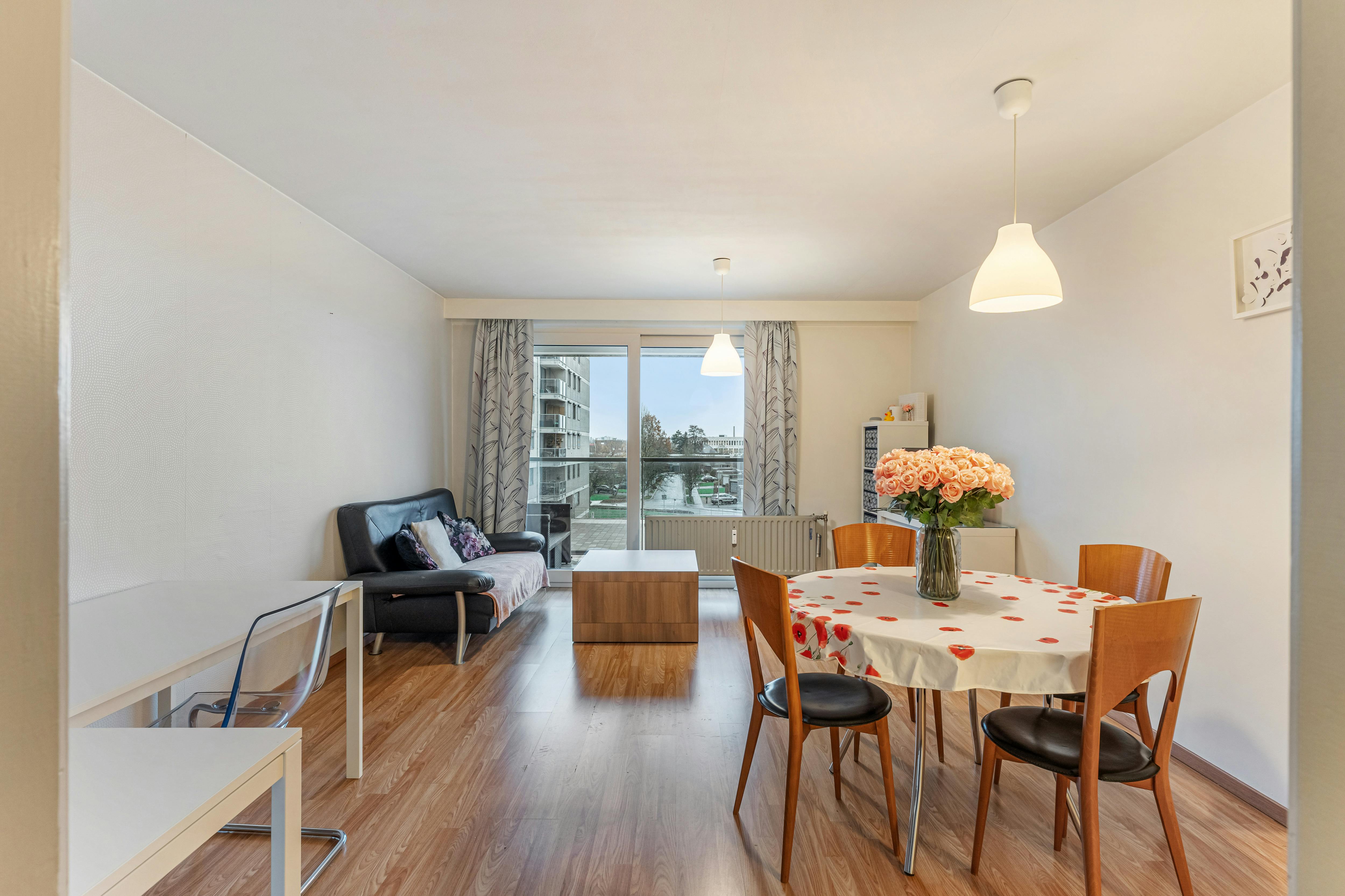 Gezellig appartement met 2 slaapkamers en autostandplaats in Hasselt foto 2