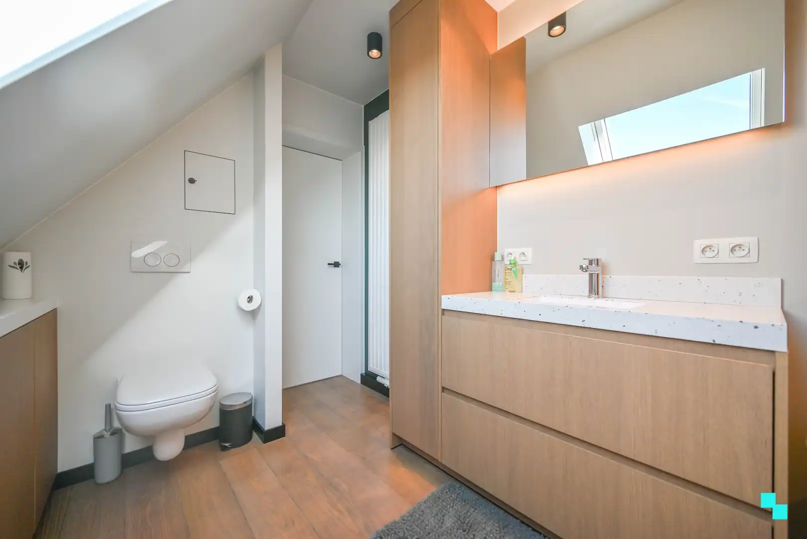 Gerenoveerde, veelzijdige woning in Anzegem foto 13