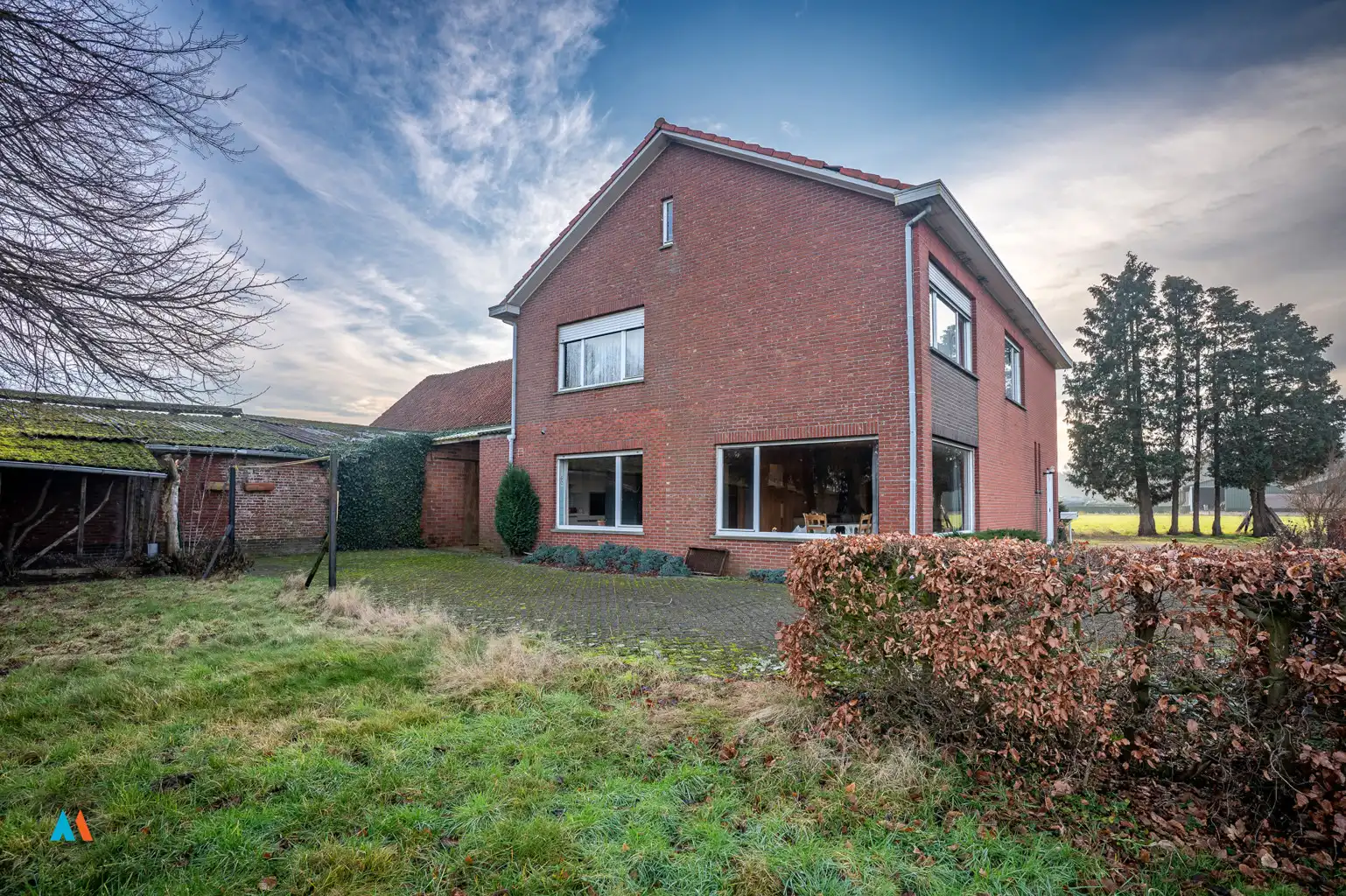 Boerderij met stallen op 1 ha foto 33