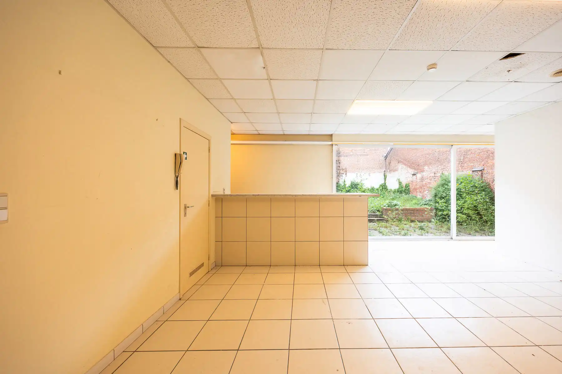 Polyvalente ruimte met centrale ligging vol potentieel foto 4