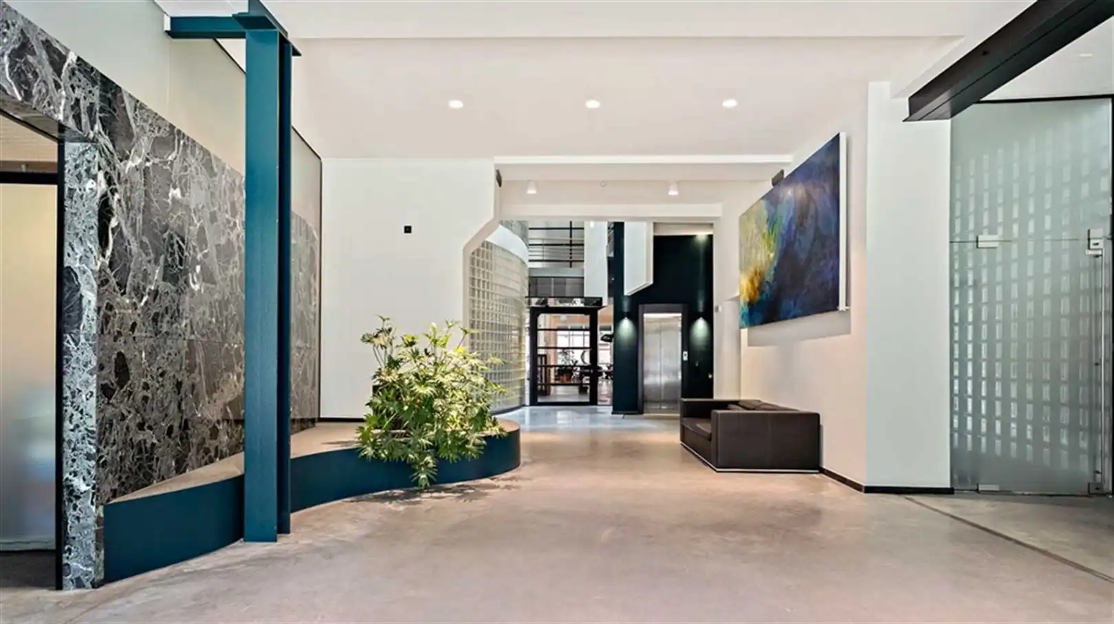 Loftkantoren te huur in gerenoveerd pakhuis foto 3