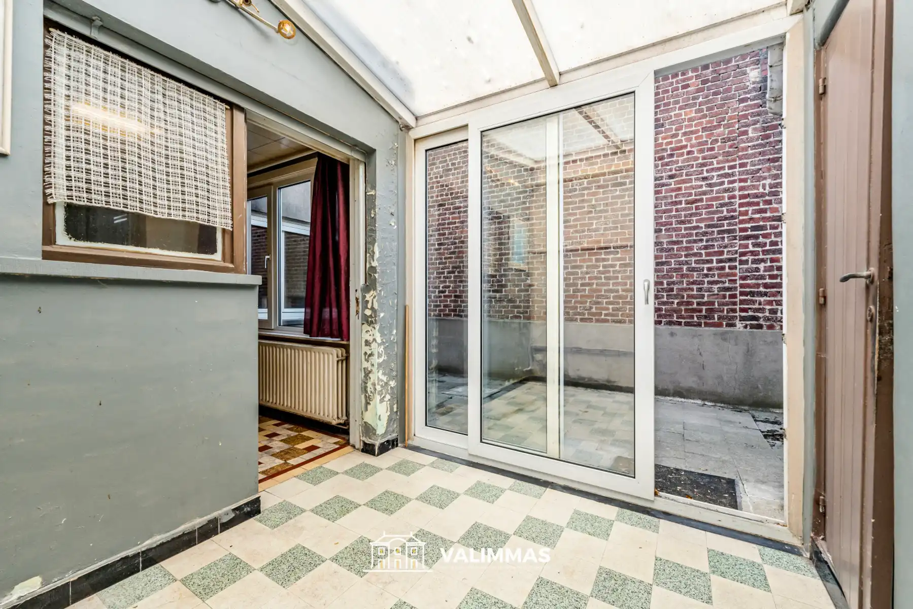 Degelijke, maar nog op te knappen woning met grote tuin... foto 10
