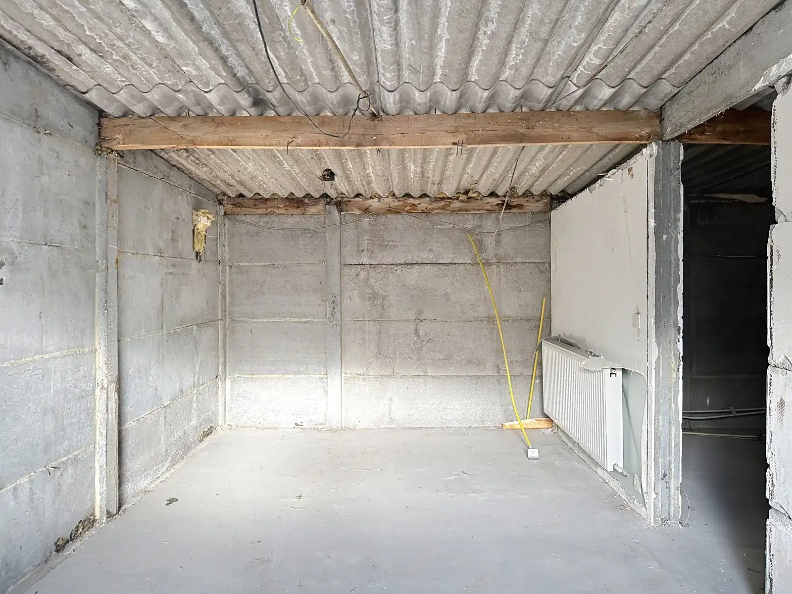 Commercieel pand in casco toestand met garage en parkings foto 6