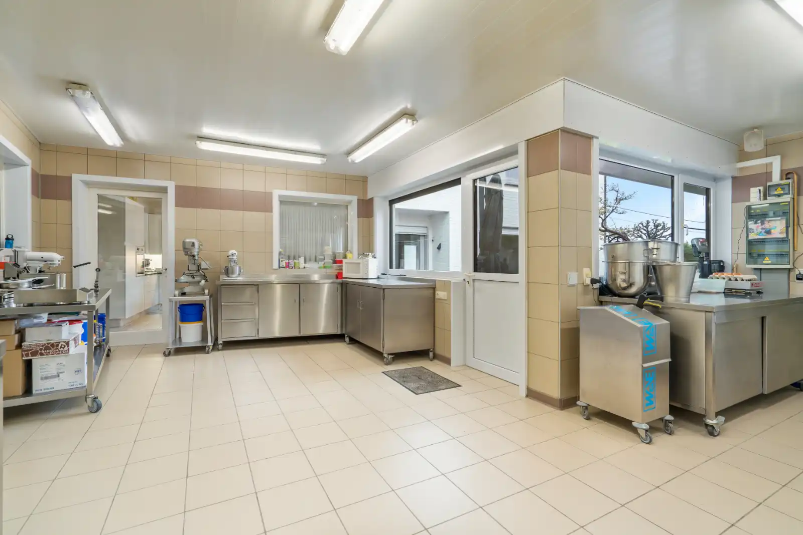 Ruime woning (4slpks) met winkel en atelier! foto 5