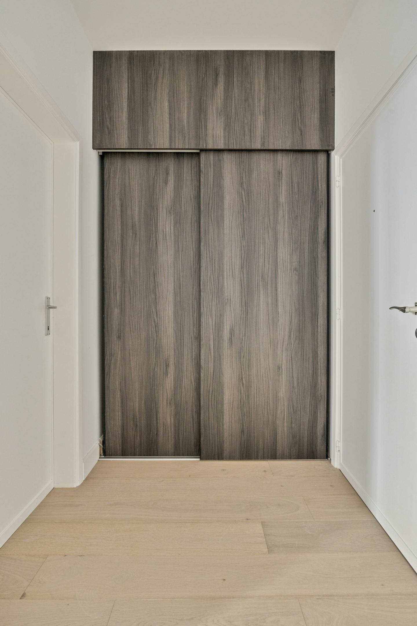 Gerenoveerd gelijkvloers appartement met twee slaapkamers foto 6