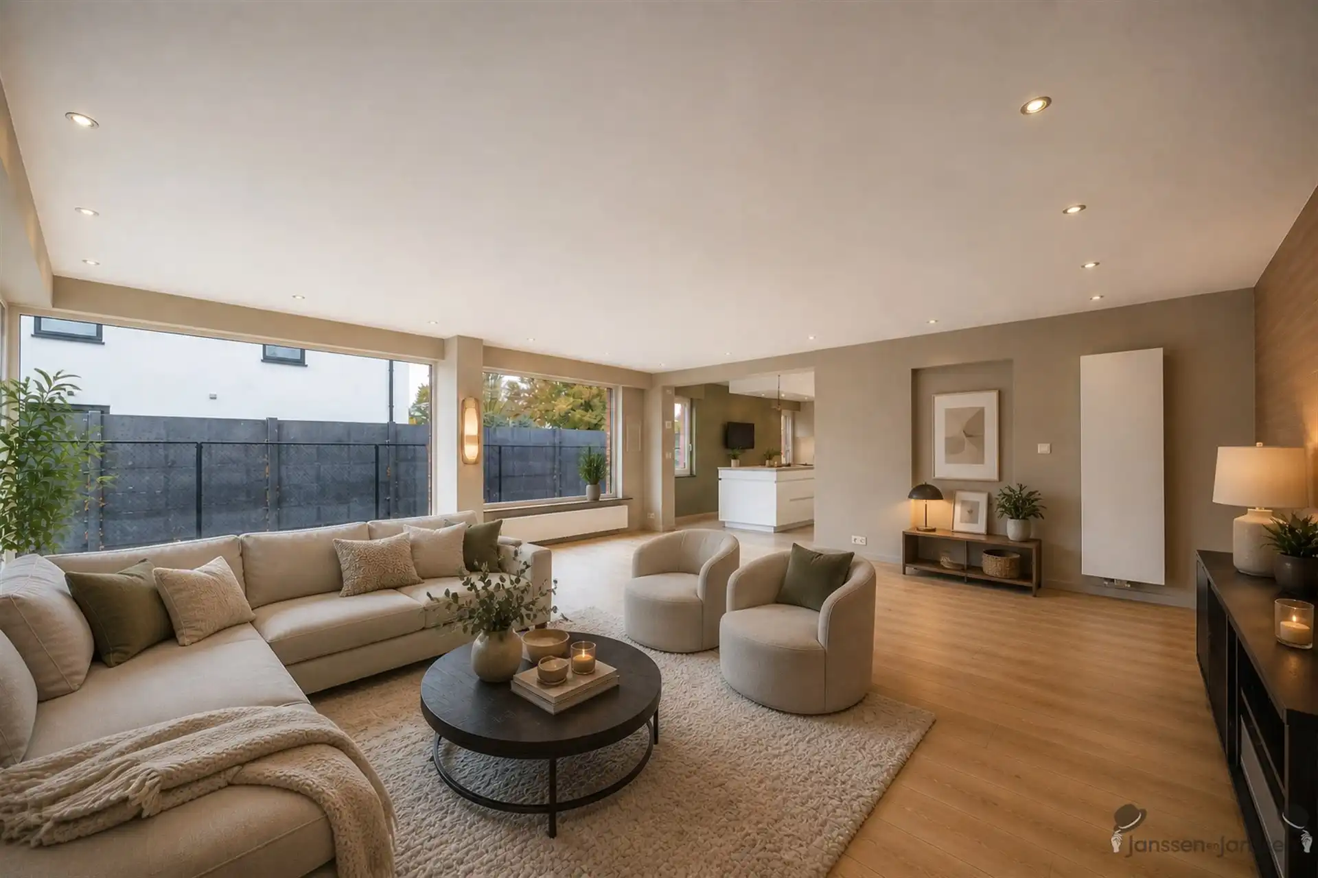 gerenoveerde woning met ruim magazijn  foto 4