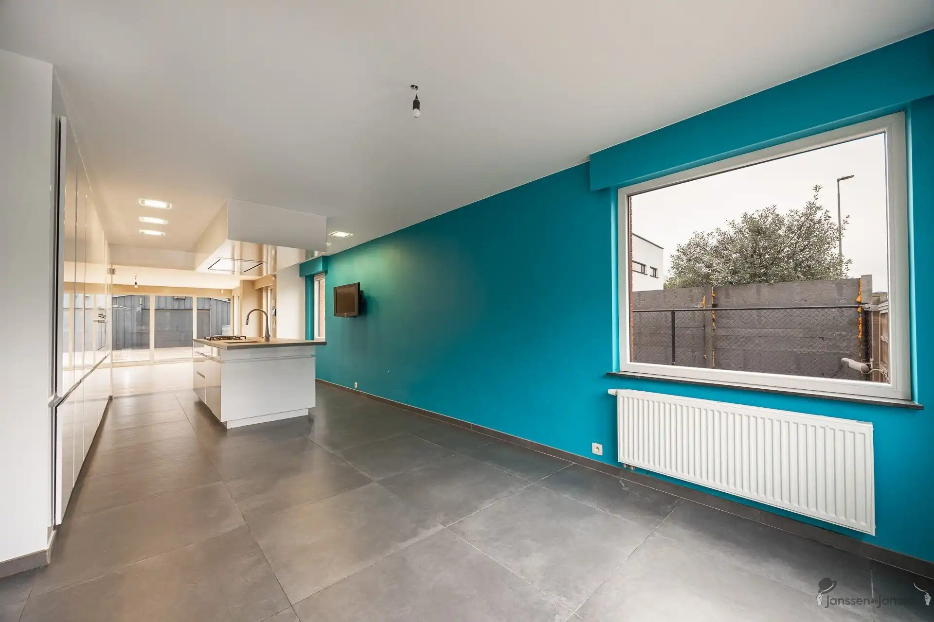 gerenoveerde woning met ruim magazijn  foto 4