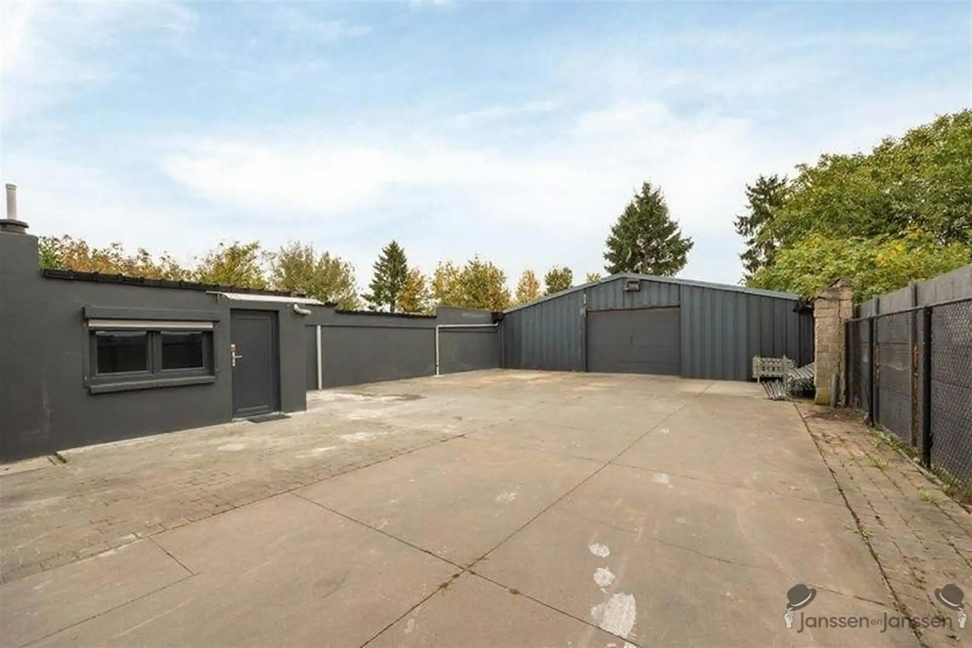 gerenoveerde woning met ruim magazijn  foto 4