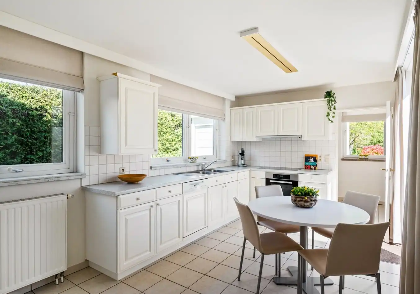 IN OPTIE !! Lichtrijke en instapklare HOB met ruimte om verder te groeien? Ontdek deze oerdegelijke lichtrijke woning tussen Vriesdonk en het centrum van Brasschaat ! foto 12