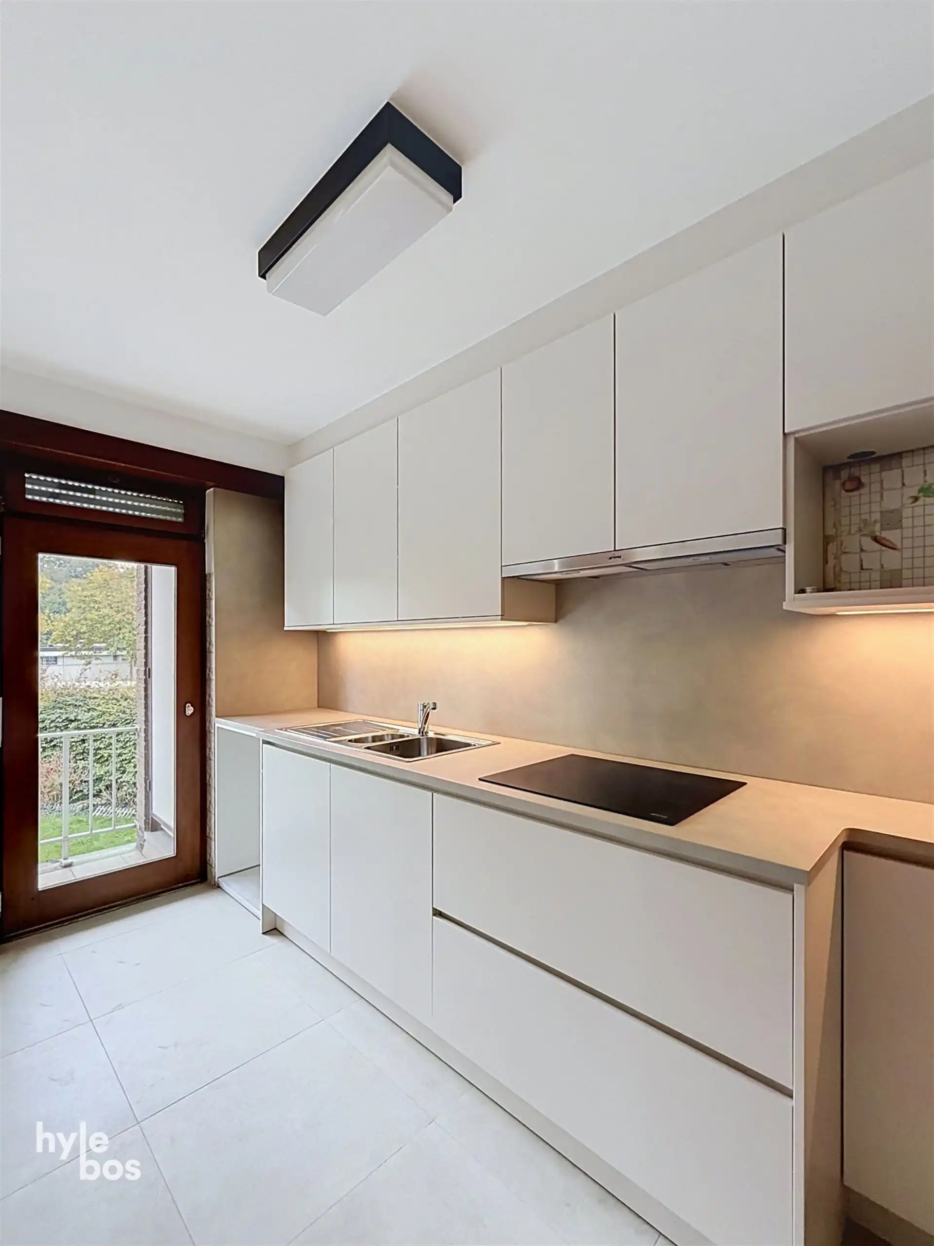 Centraal gelegen, instapklaar twee slaapkamer appartement foto 7