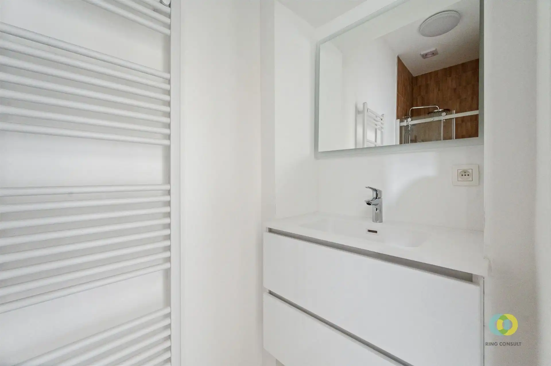 **IN OPTIE**Gerenoveerd appartement met twee slaapkamers foto 5