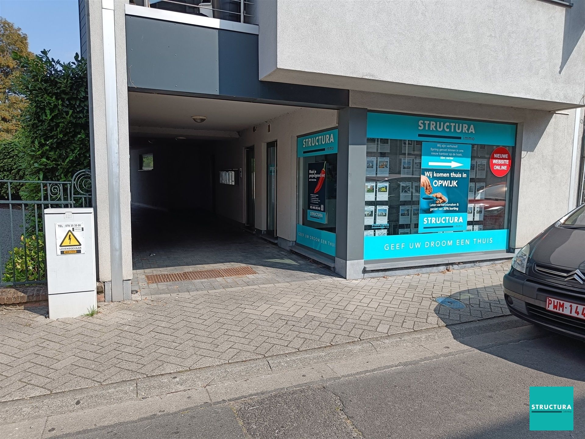 Handelsgelijkvloers/vitrine vlakbij station en centrum Opwijk foto 3