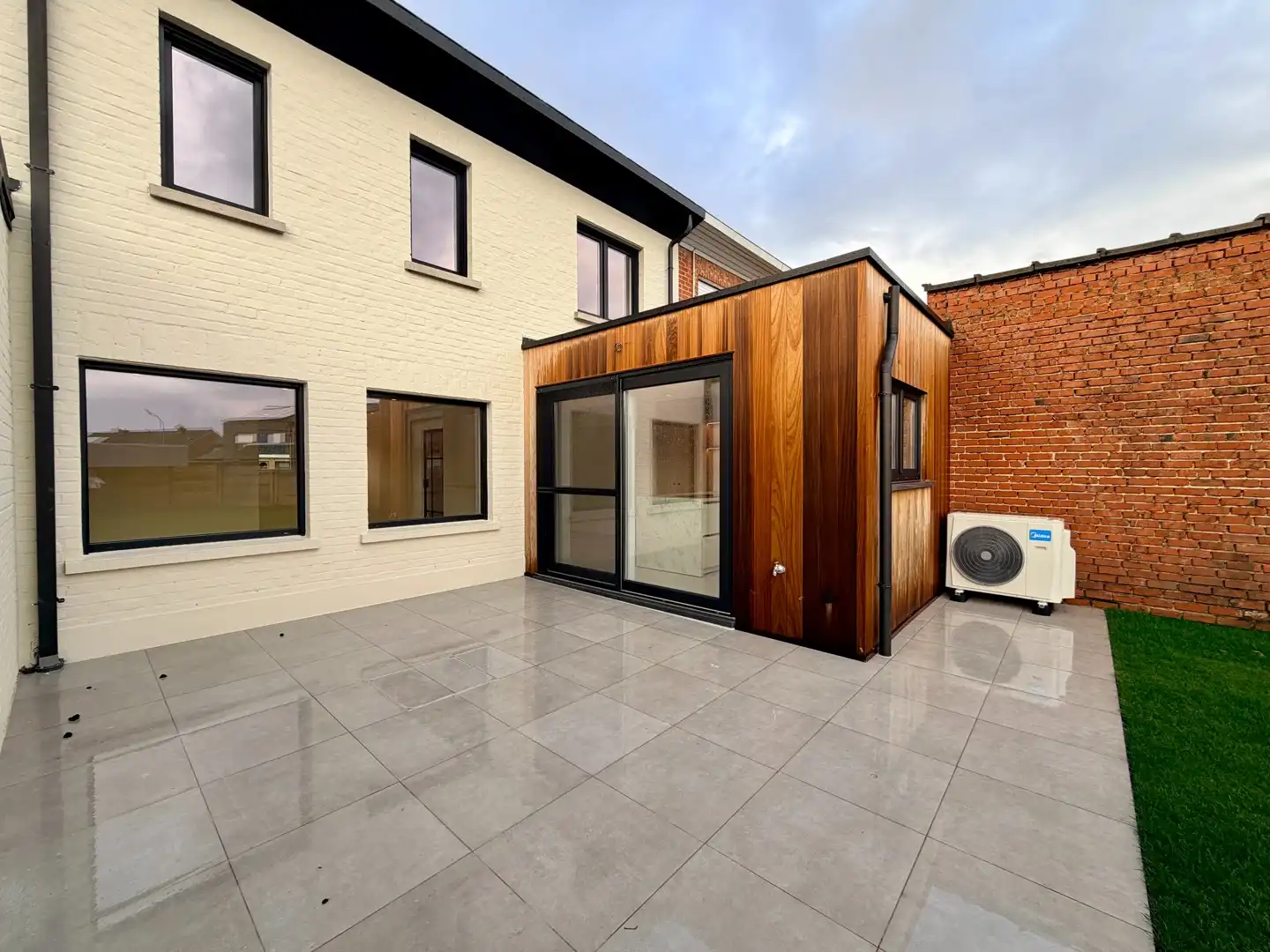 Volledig gerenoveerde woning met 3 slaapkamers en tuin te Izegem! foto 16