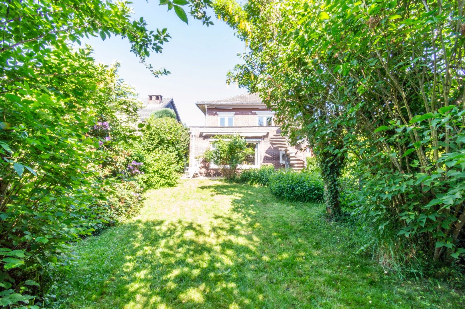 RUIME WONING MET 4 SLAAPKAMERS, GARAGE & ZUID-TUIN ! foto 5