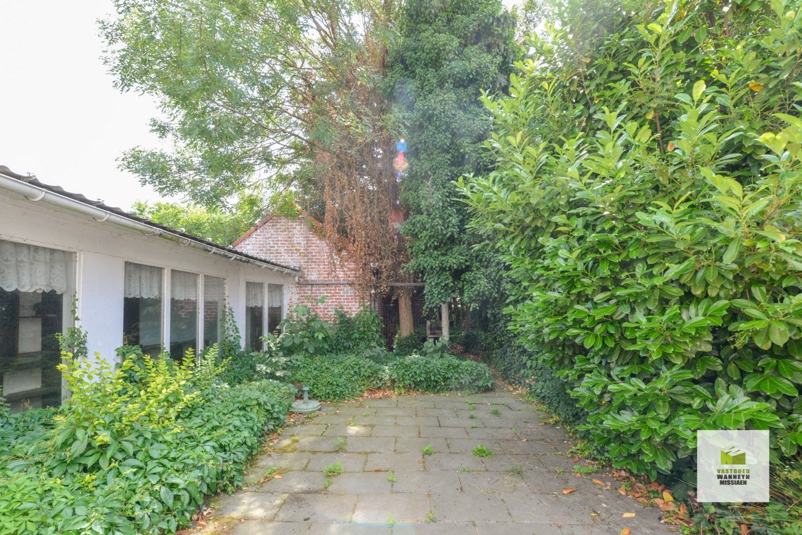 Karaktervolle, te renoveren woning met 3 slaapkamers, diepe tuin, garage met uitweg foto 15