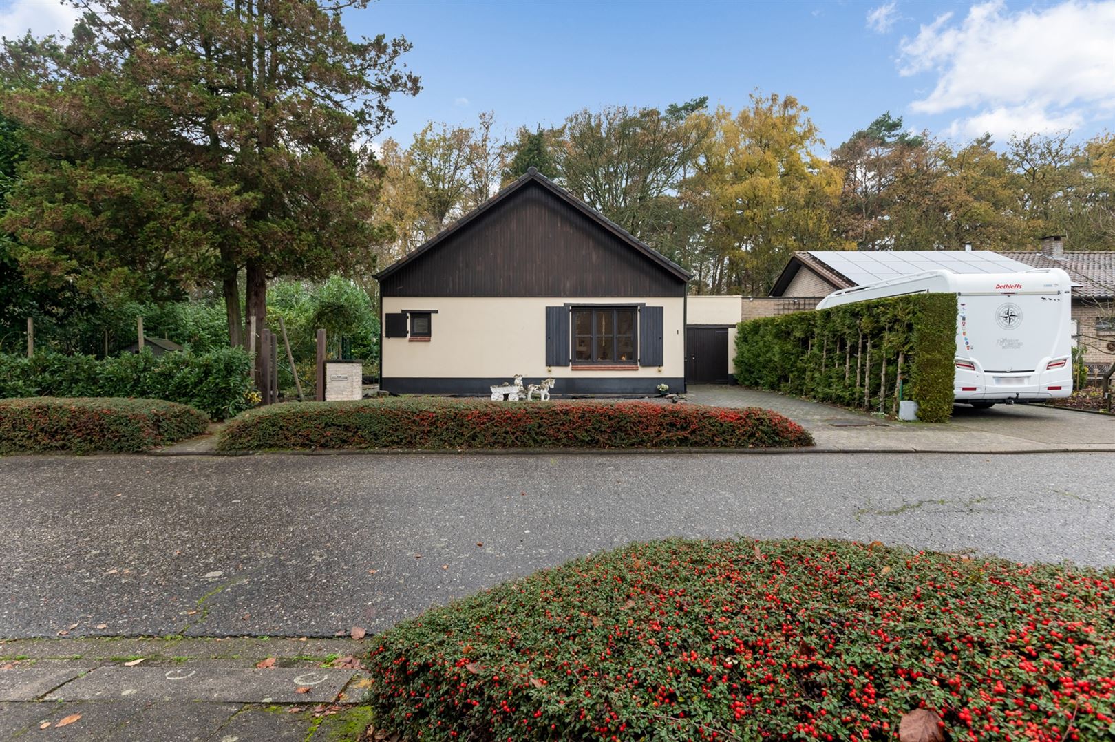 Hoofdfoto van de publicatie: Laagbouwwoning in kindvriendelijke wijk.