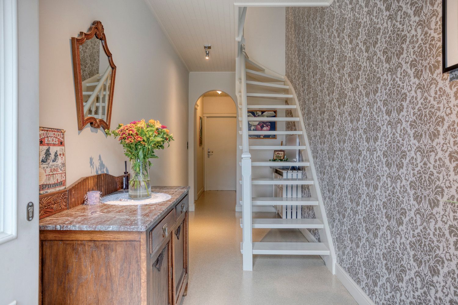 Mooie bel-étagewoning met 3 slks, garage, zomerkeuken en tuin! foto 5