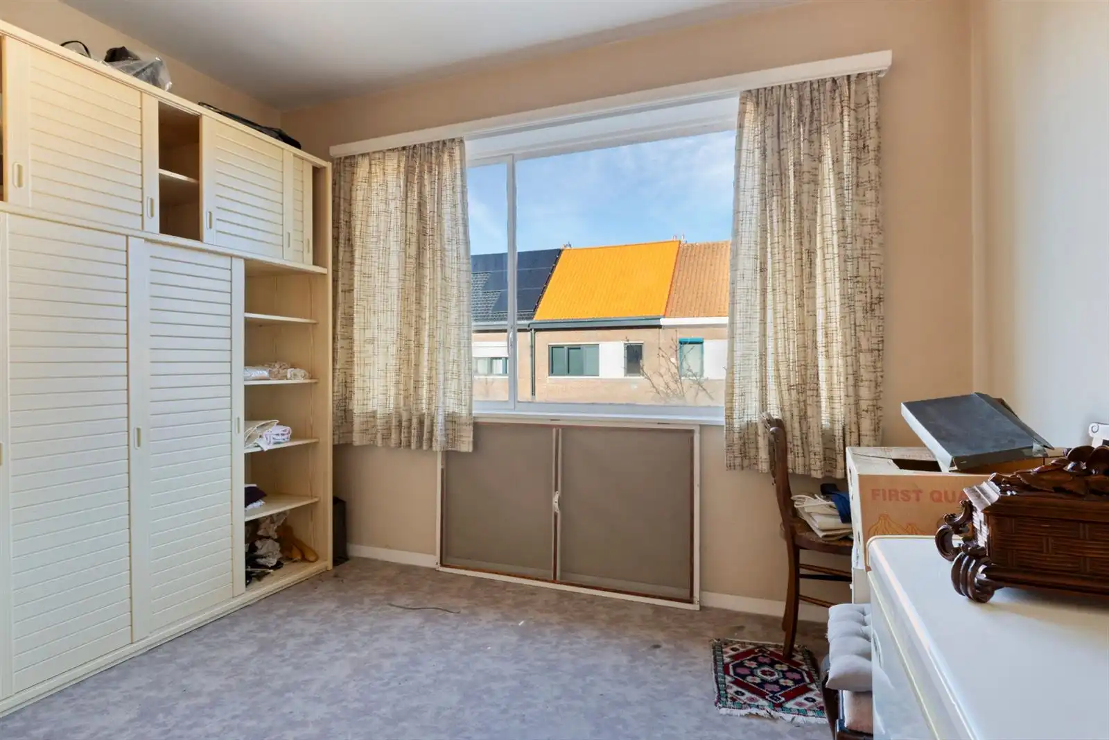 Woning in rusige woonwijk met aparte garage foto 24