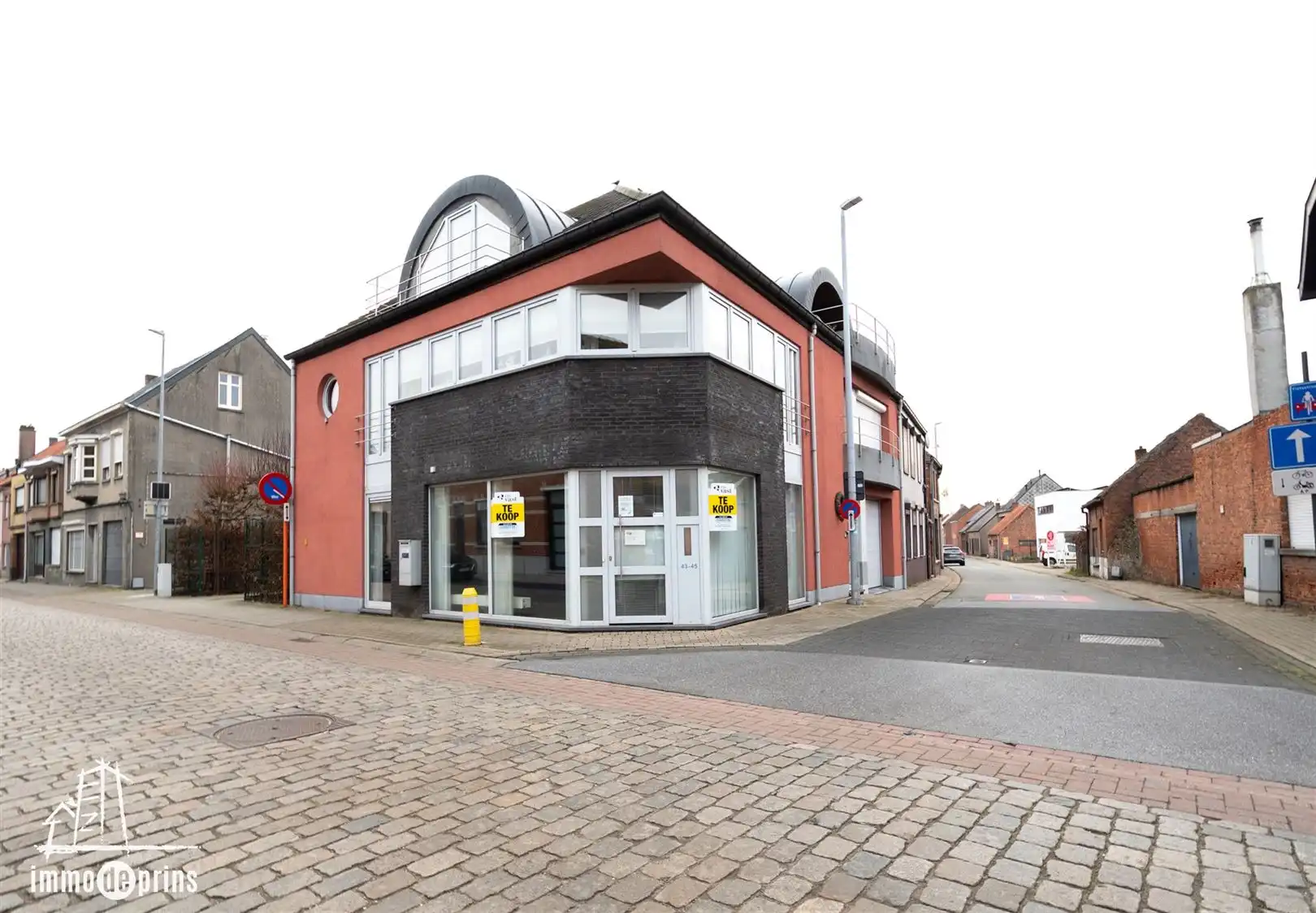 Kantoor foto {{pictureIndex}}