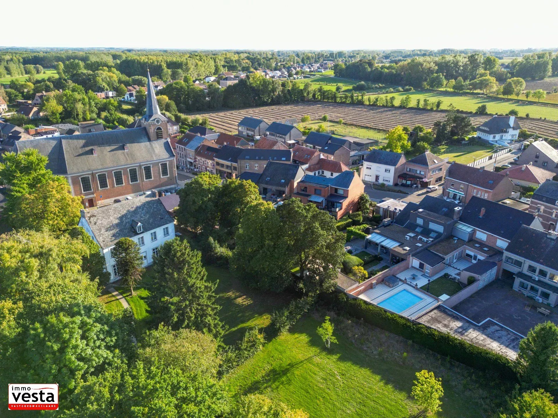 Voormalige pastorie met tal van mogelijkheden foto 35