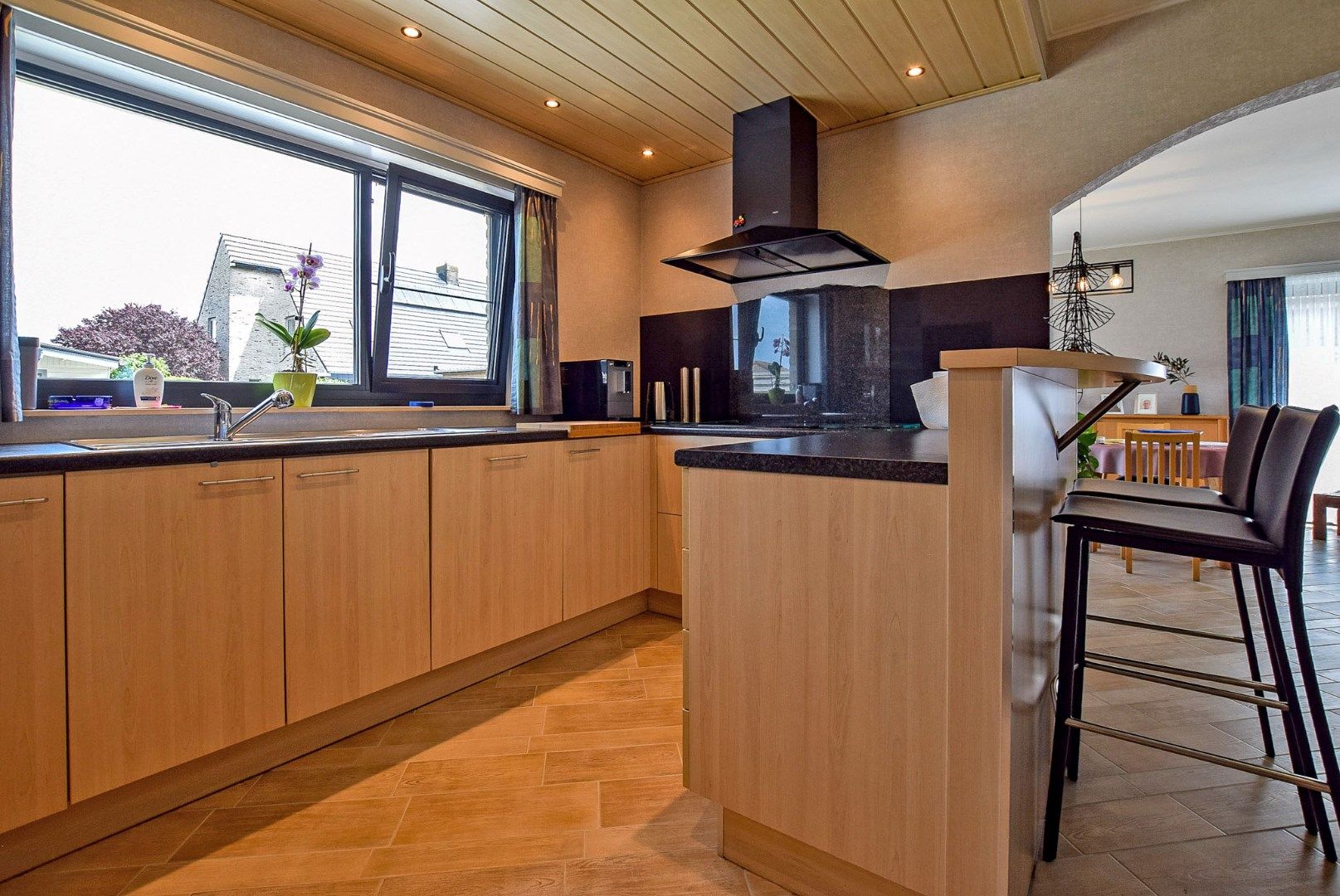 Uiterst goed onderhouden villa op 720m², gelegen in doodlopende straat te Veurne.  foto 7