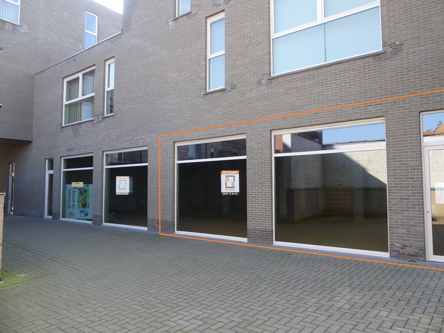 Handelsgelijkvloers 148 m² gelegen pal in het centrum van de Boterstad foto {{pictureIndex}}