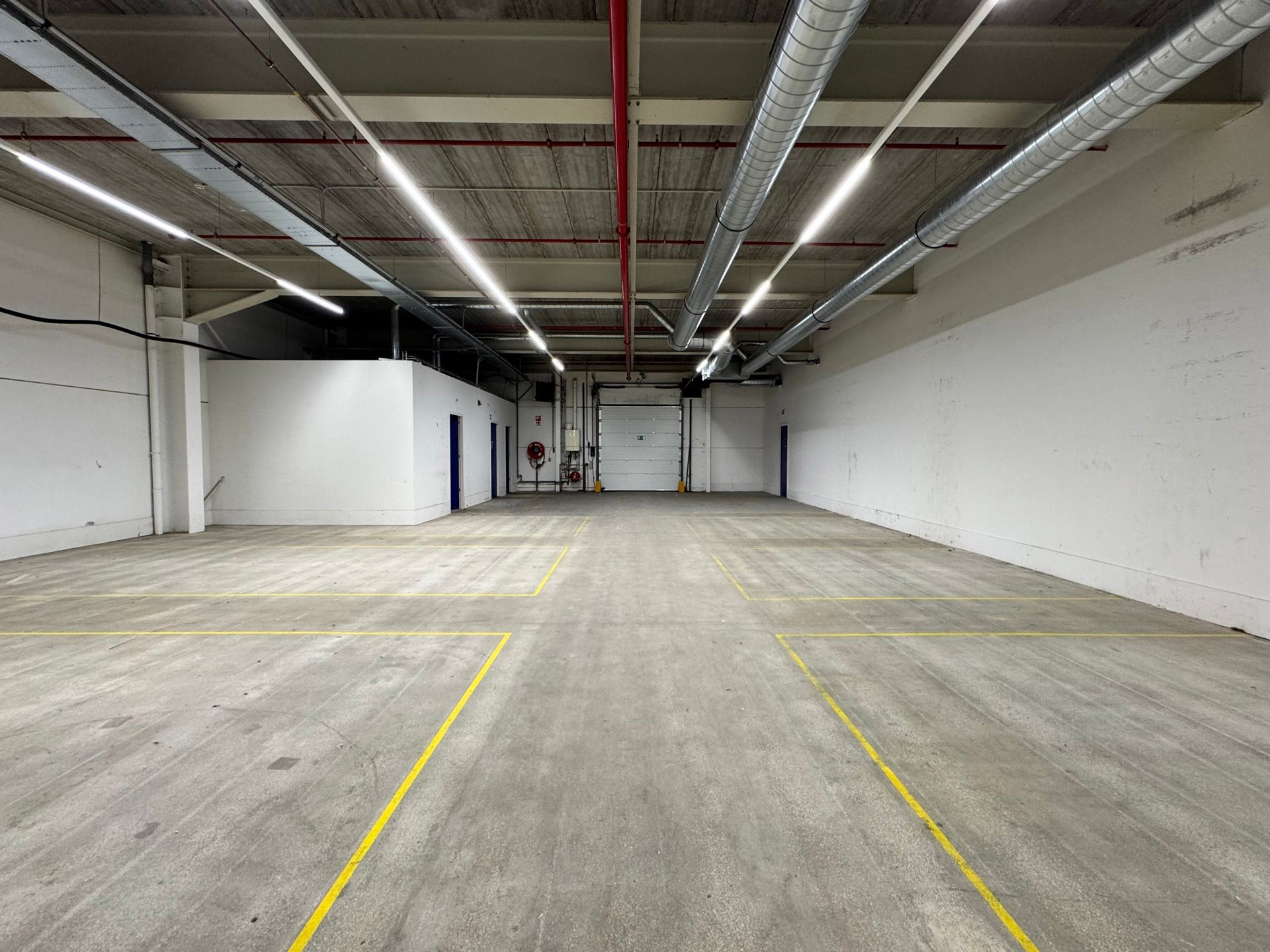 Baanwinkel op een AAA-locatie te huur te Schoten!  foto 8