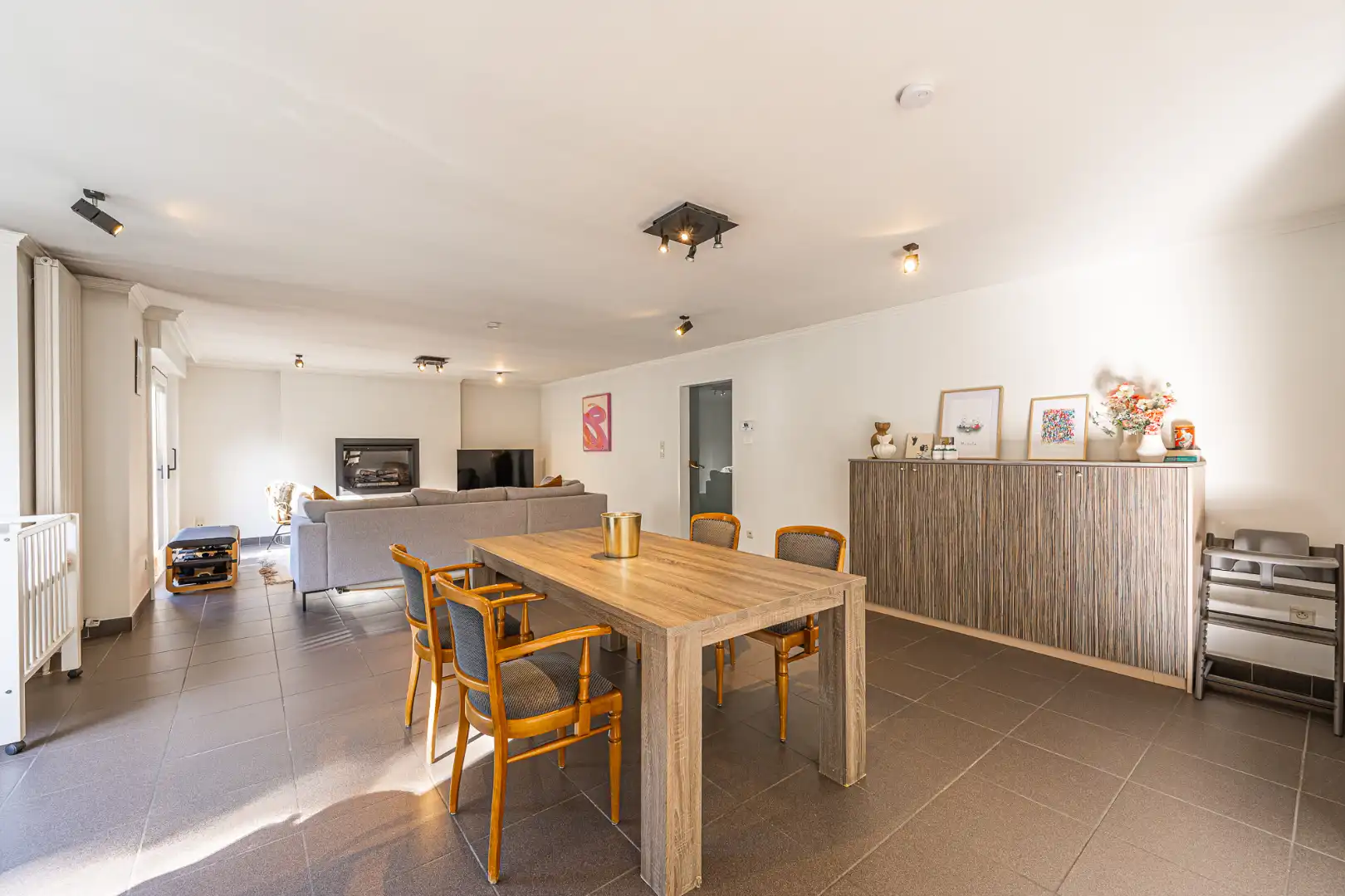 Open woning met 5 slaapkamers en polyvalente ruimte/handelsruimte op een rustige ligging in Hulste foto 6