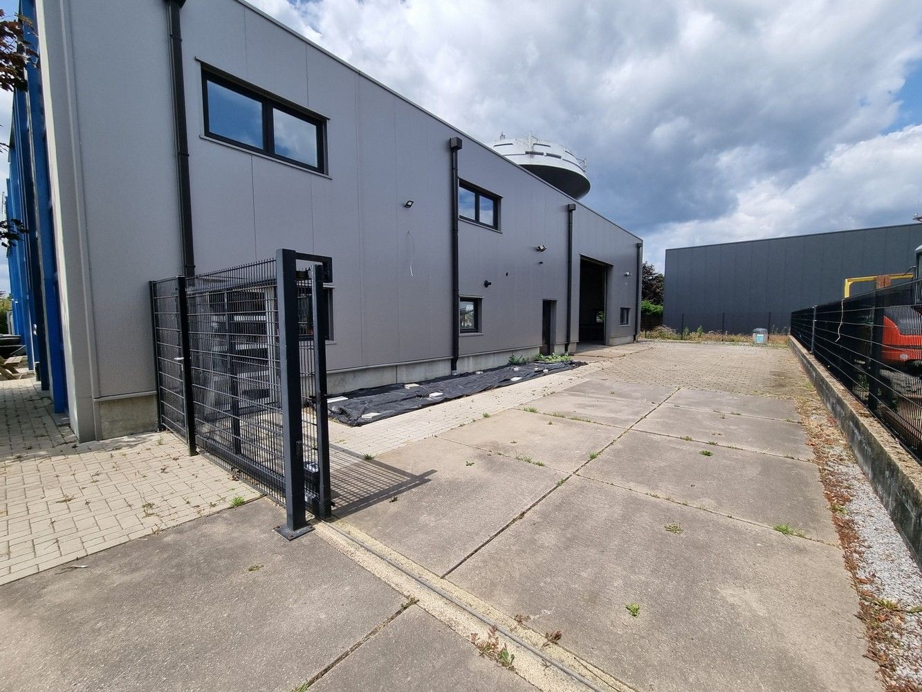 Uitstekend gelegen industrieel gebouw/magazijn met kantoorruimte (400m²) foto 34
