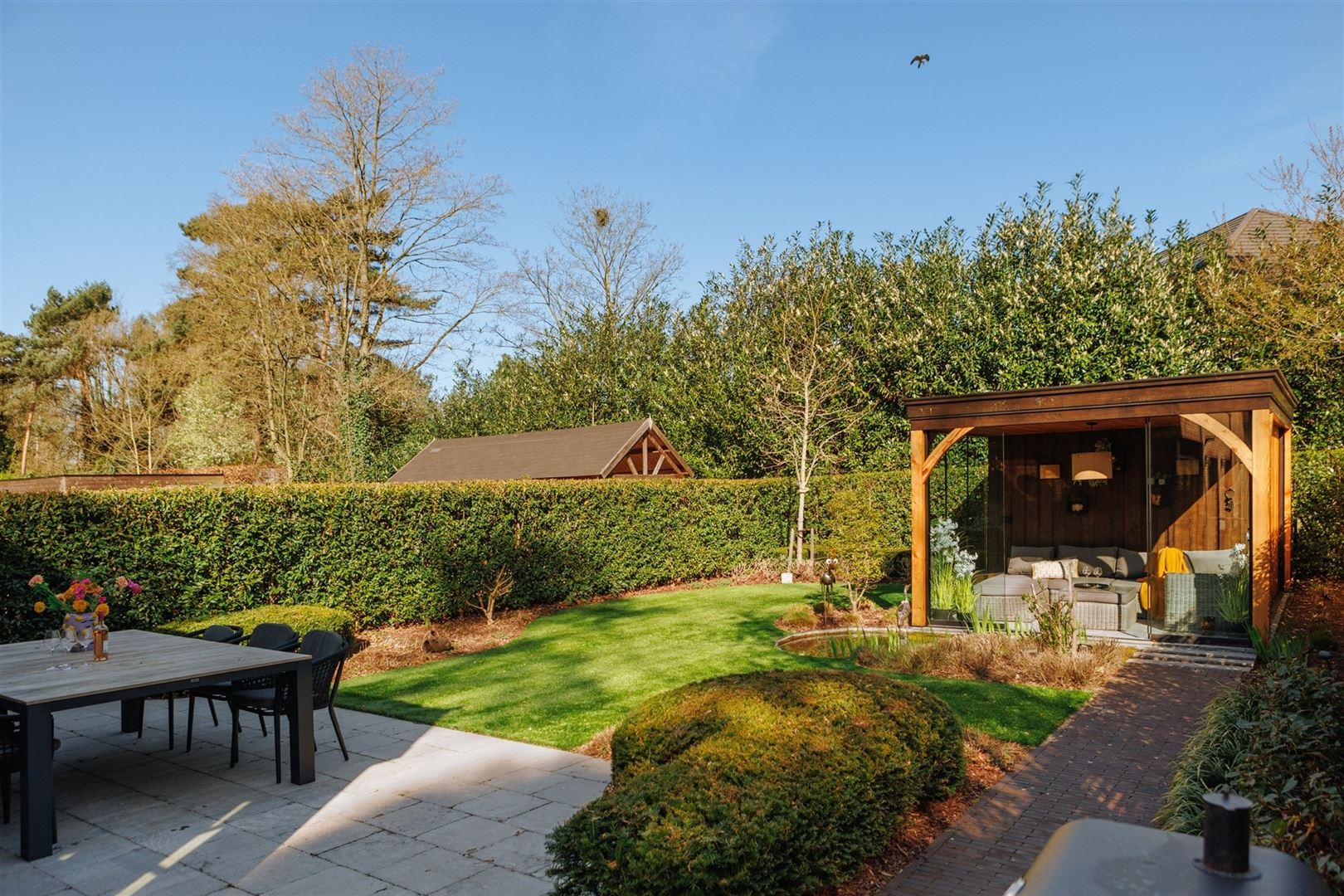 Eigentijdse luxe half open woning in een rustige setting foto 14