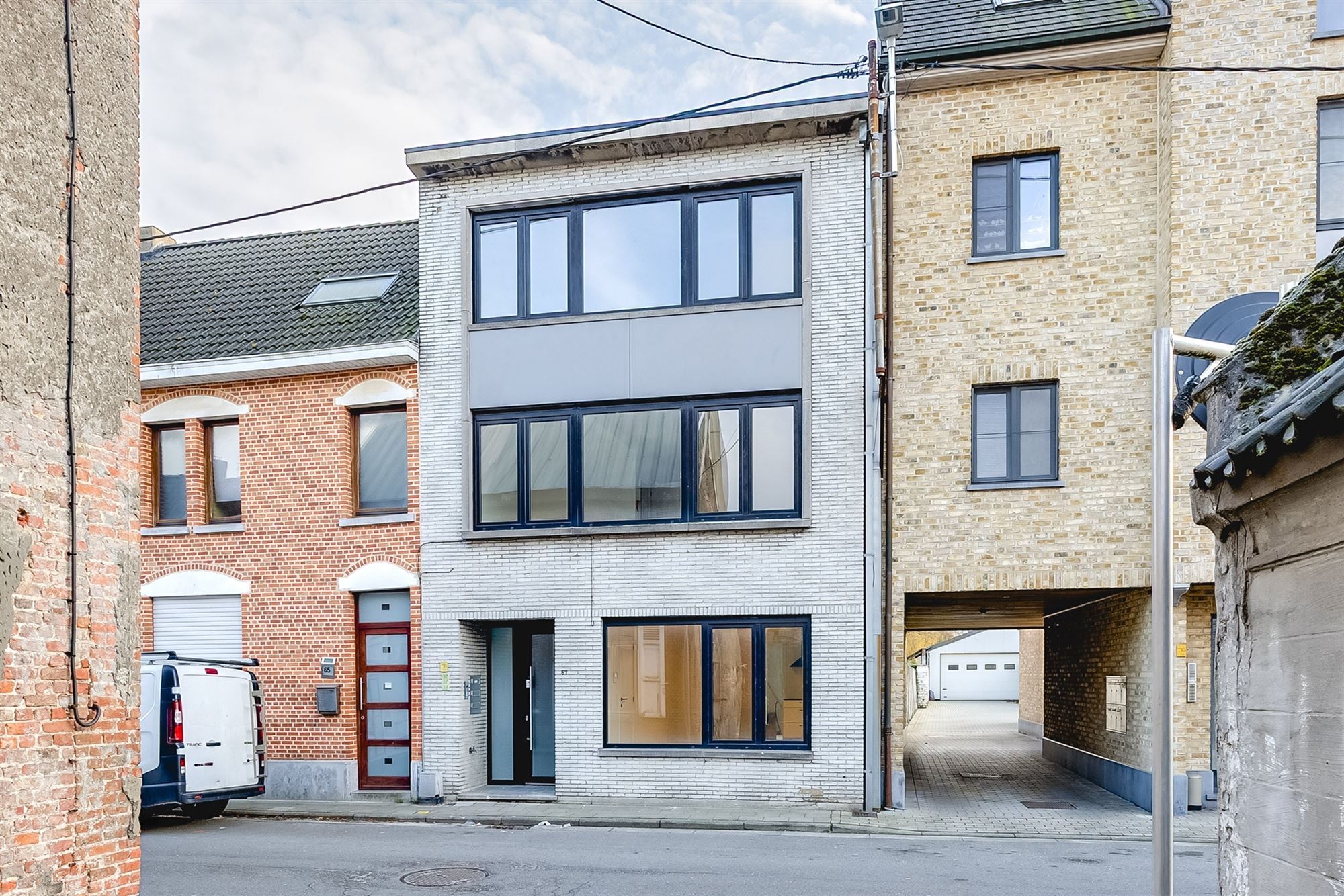 Vergund gerenoveerd appartementsgebouw  foto {{pictureIndex}}