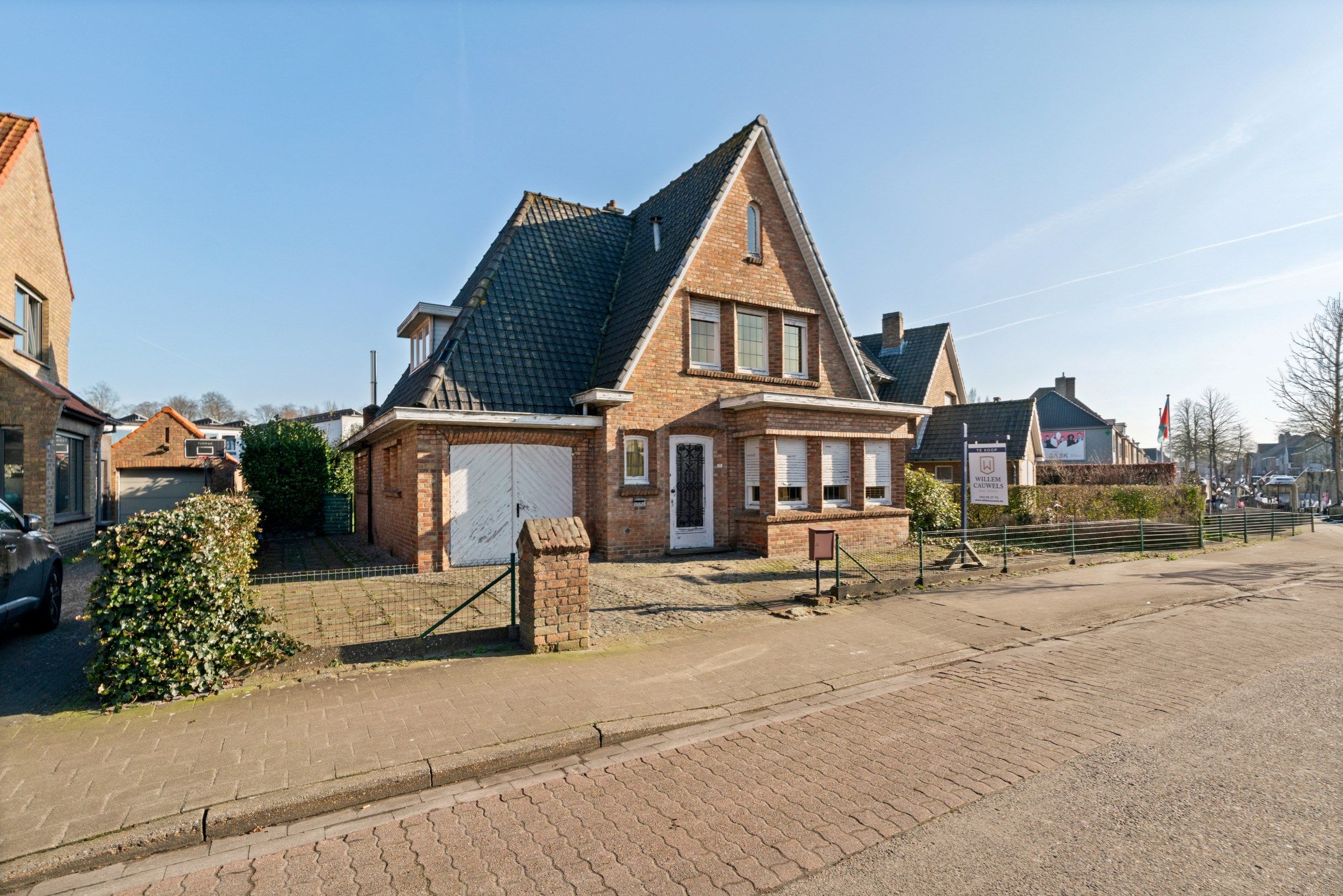 Hoofdfoto van de publicatie: Te renoveren villa met mooie tuin te Sint-Kruis (Brugge)