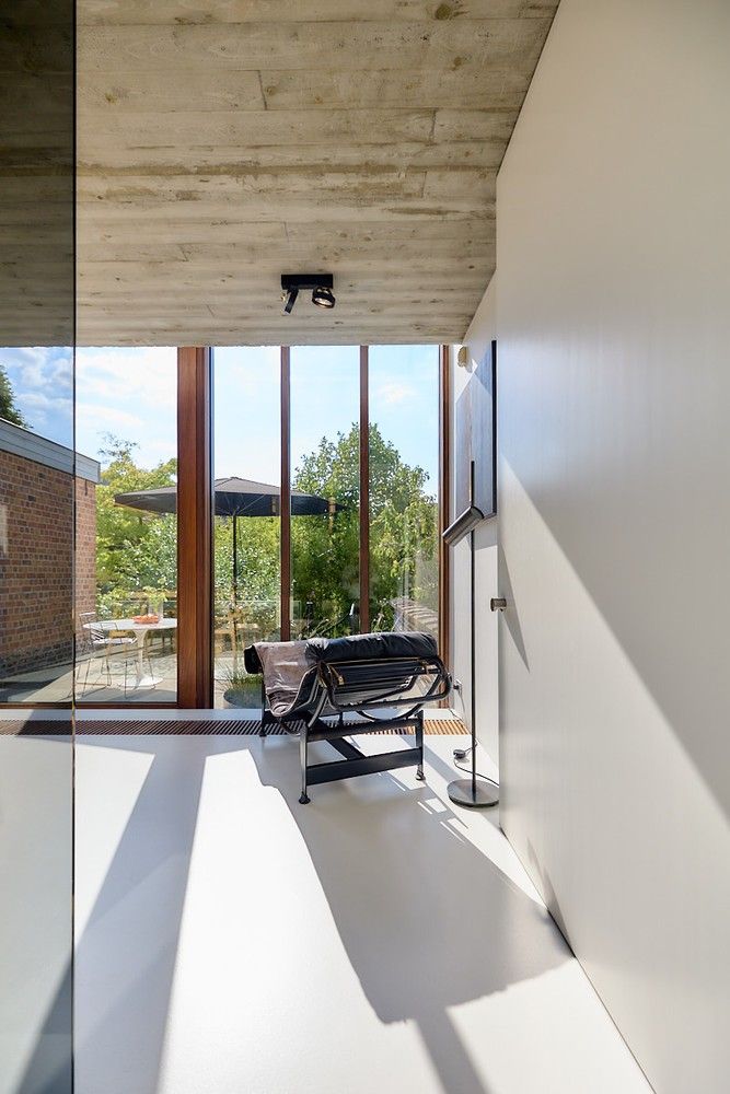 Buitengewone interbellum architecten-burgerwoning met tuin die omgevormd werd tot een hedendaagse luxueuze concept-woning. foto 23