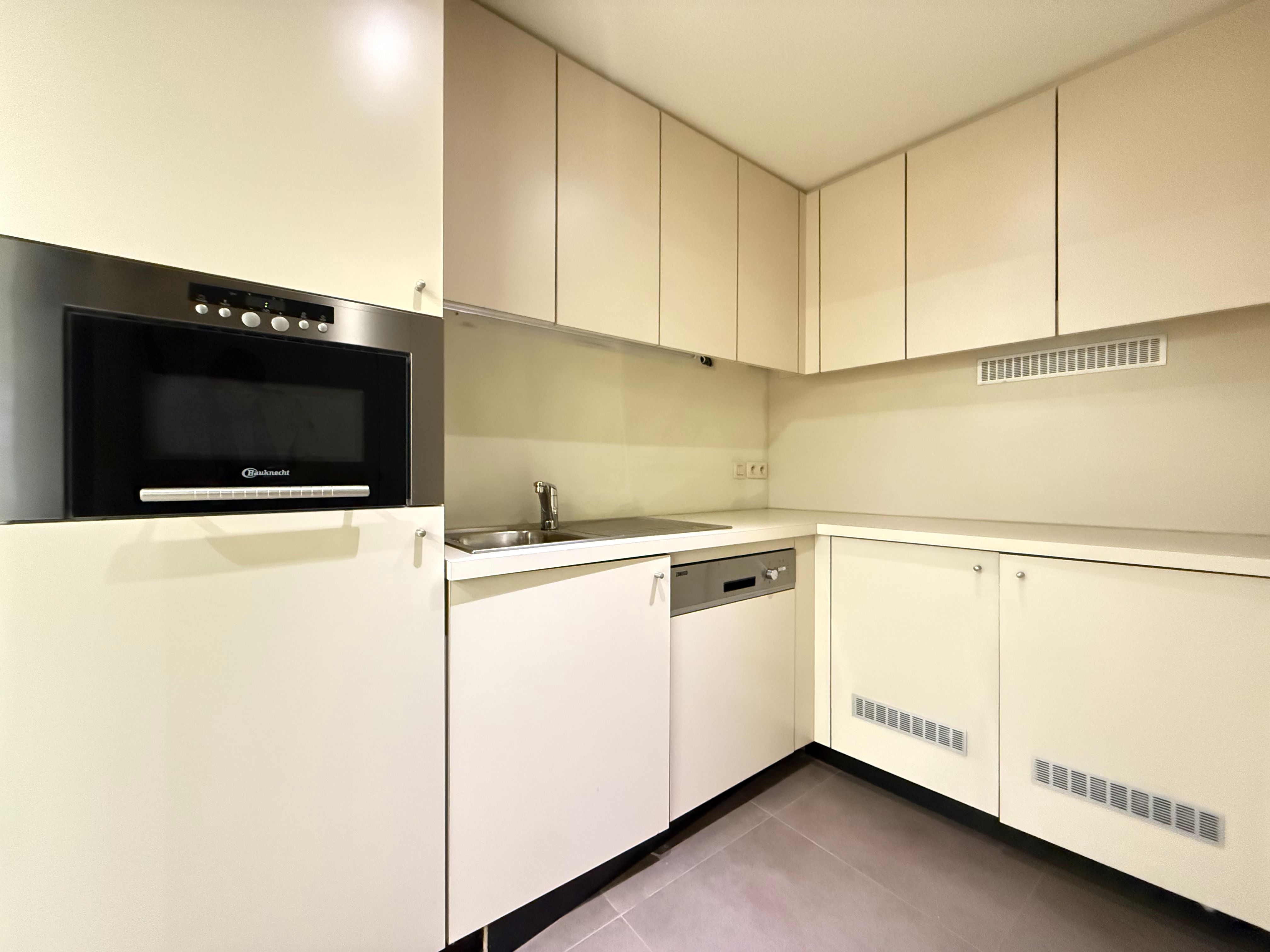 Modern handelsgelijkvloers 86m² foto 8