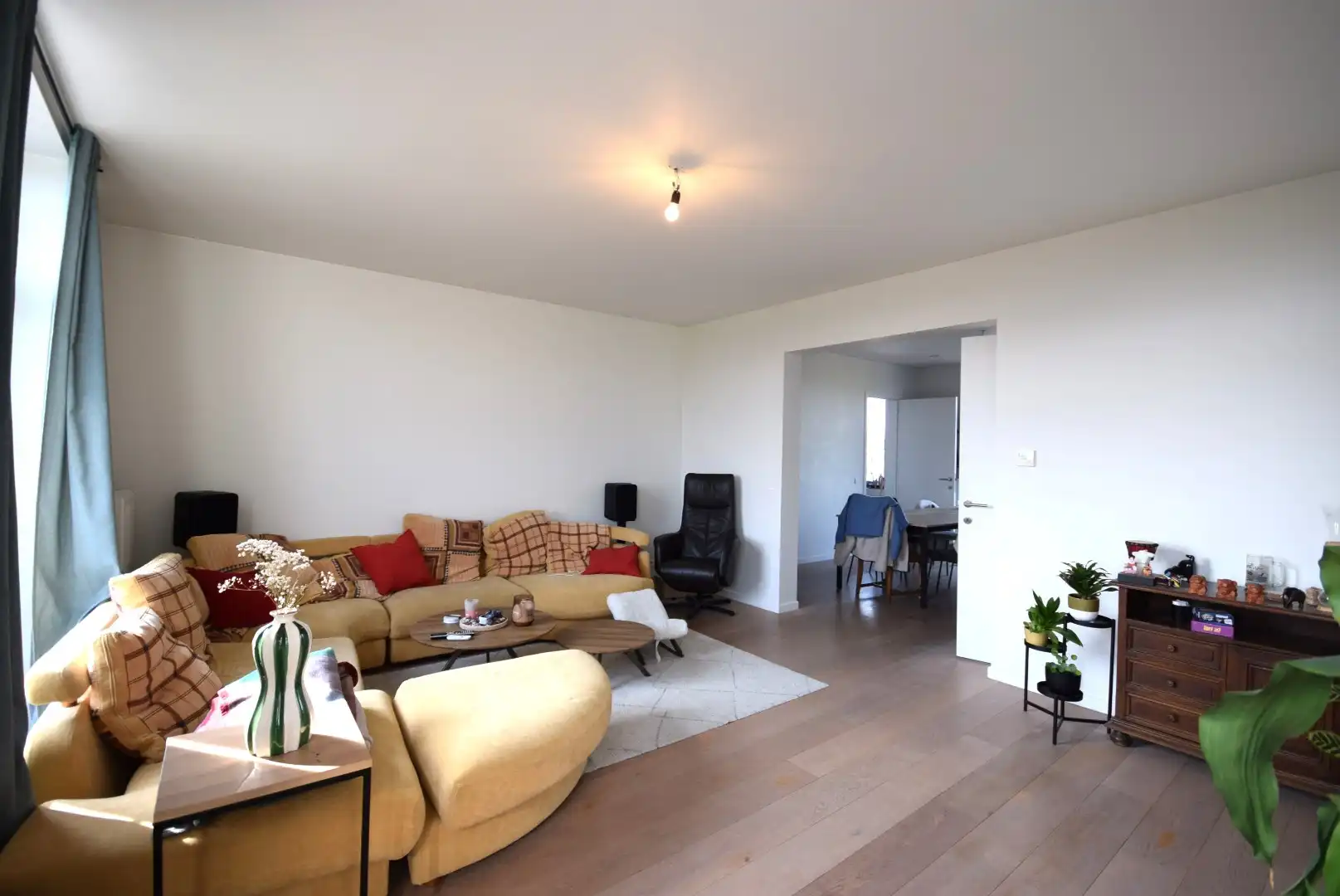 Ruim en lichtrijk appartement in Burggravenlaan foto 3