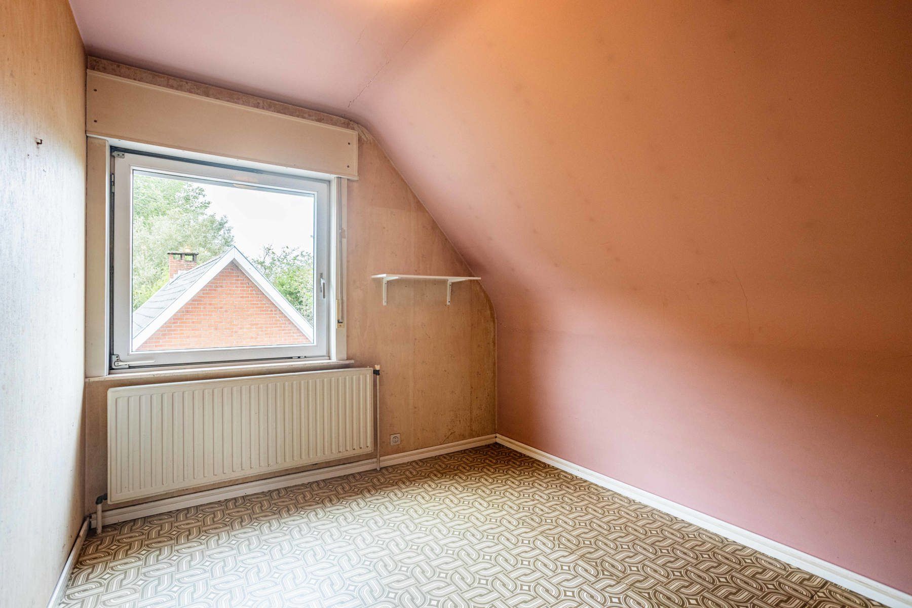 Ruime gezinswoning met 5 SLPK en bureau foto 26