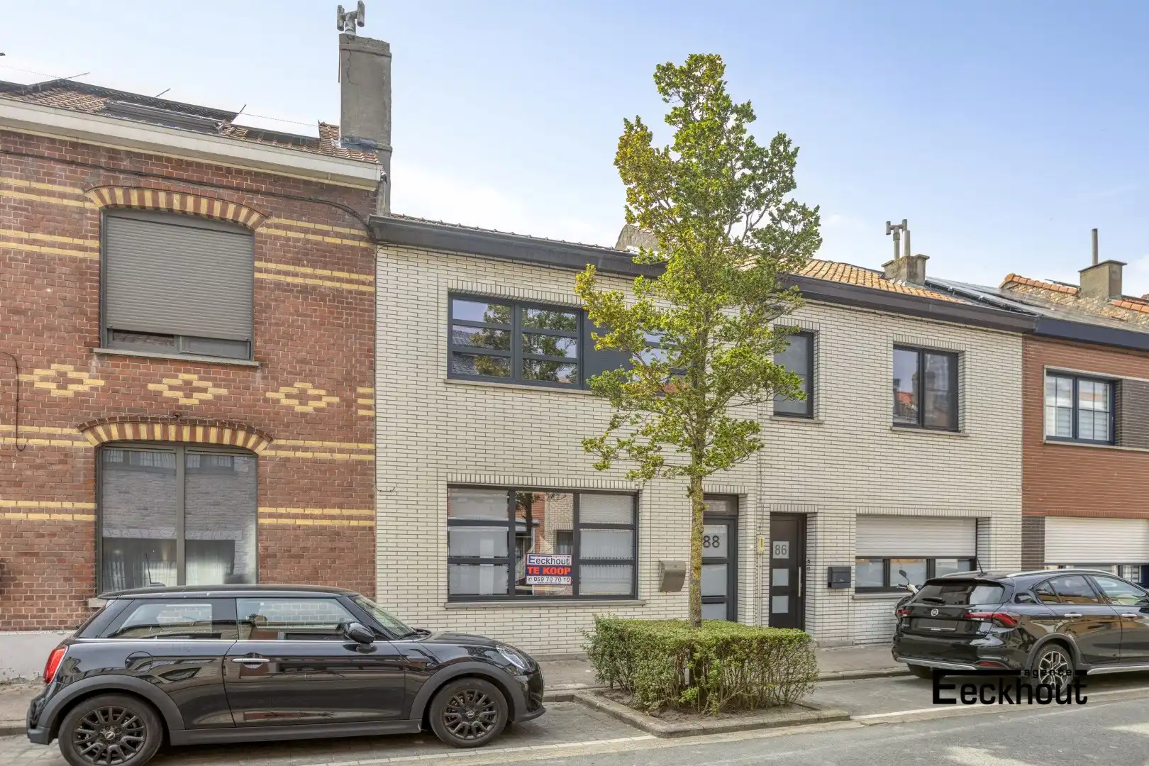 Ruime woning met diepe tuin in een rustige straat te Oostende! foto {{pictureIndex}}