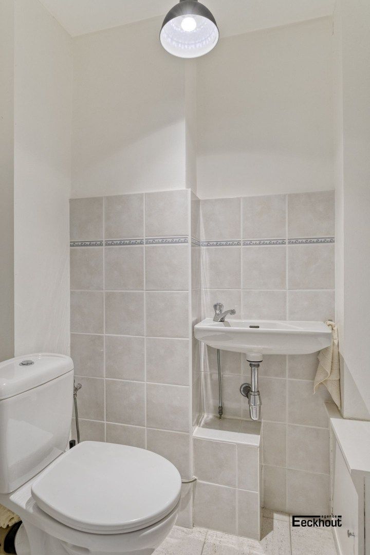 Ruim en lichtrijk appartement aan het gezellige 'Visserspleintje' in hartje Oostende foto 11