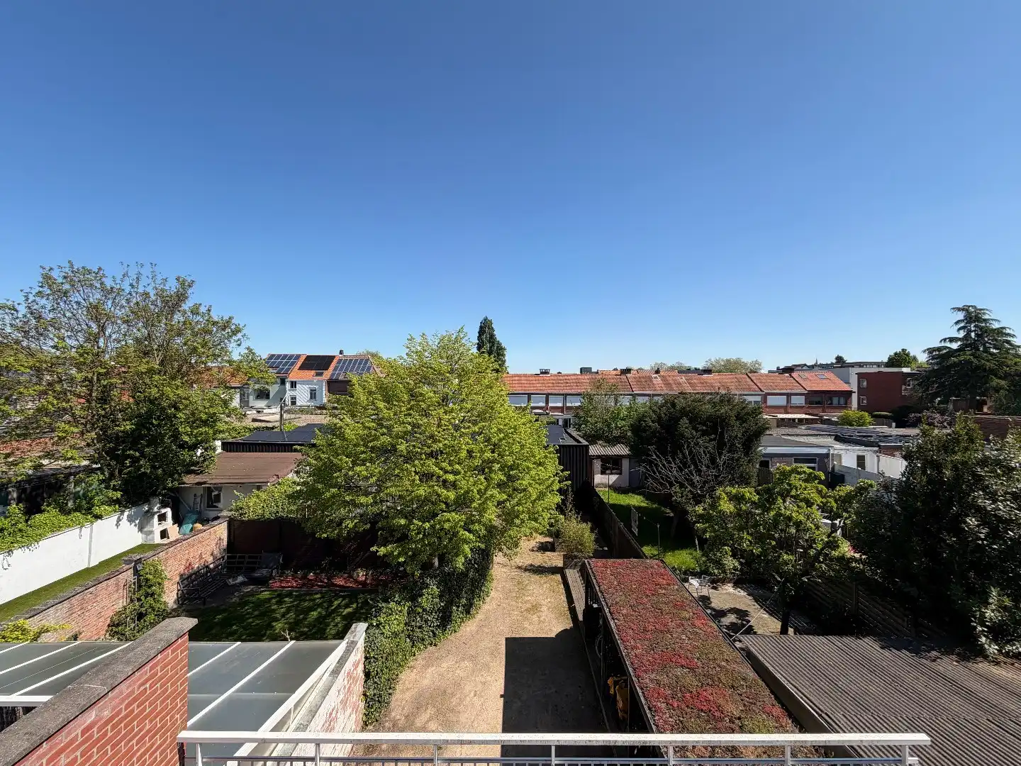 Instapklaar duplex appartement met 2 slpk. en 2 bdks. en mooi terras. foto 16