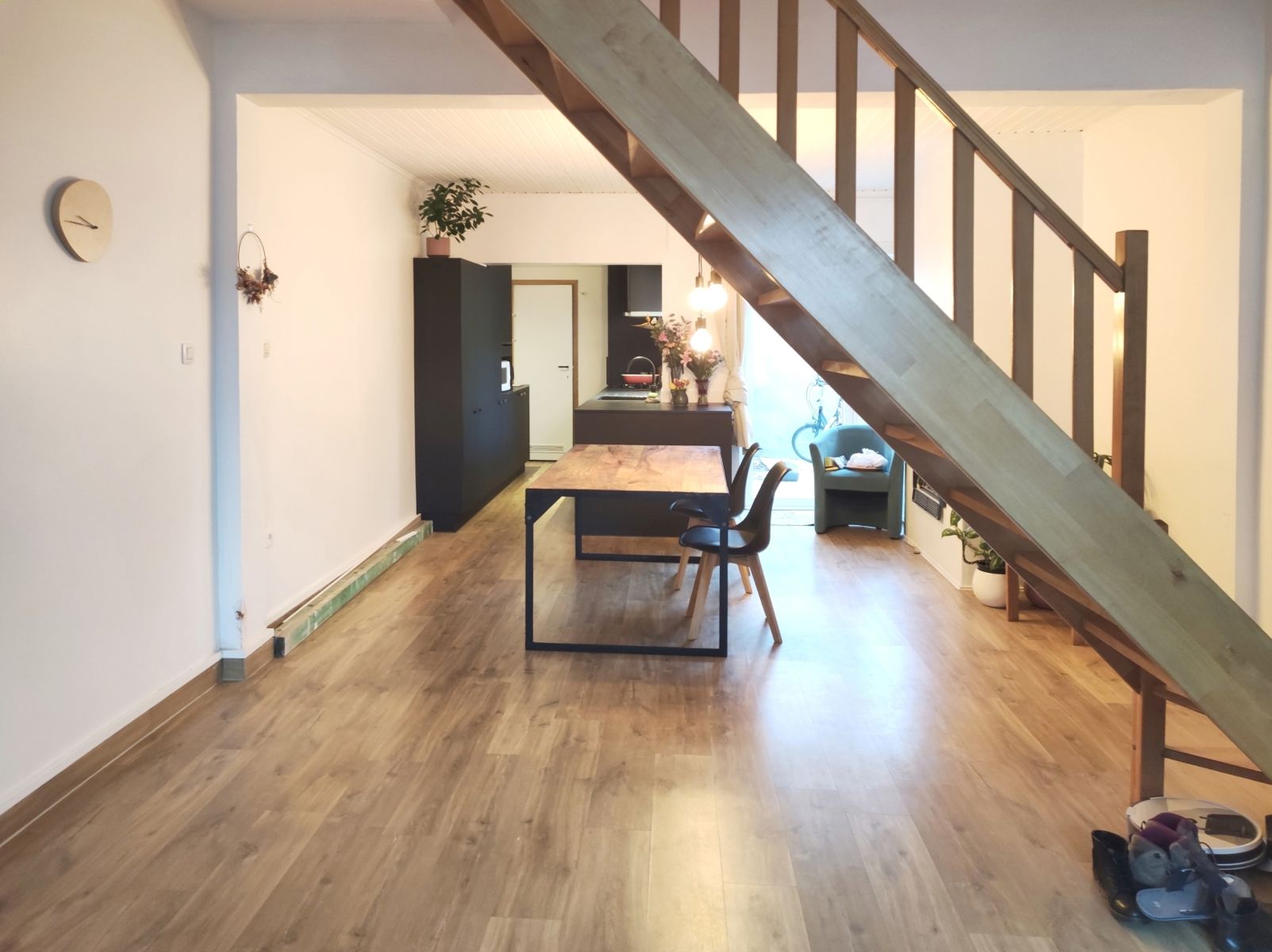 Zeer knusse gerenoveerde woning met veel licht en ruimte foto 2