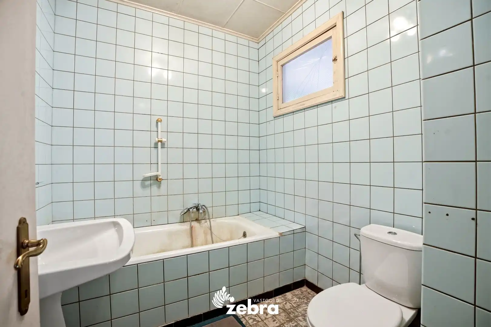 Ruime woning met 4 slaapkamers en tuin te Oostrozebeke! foto 23