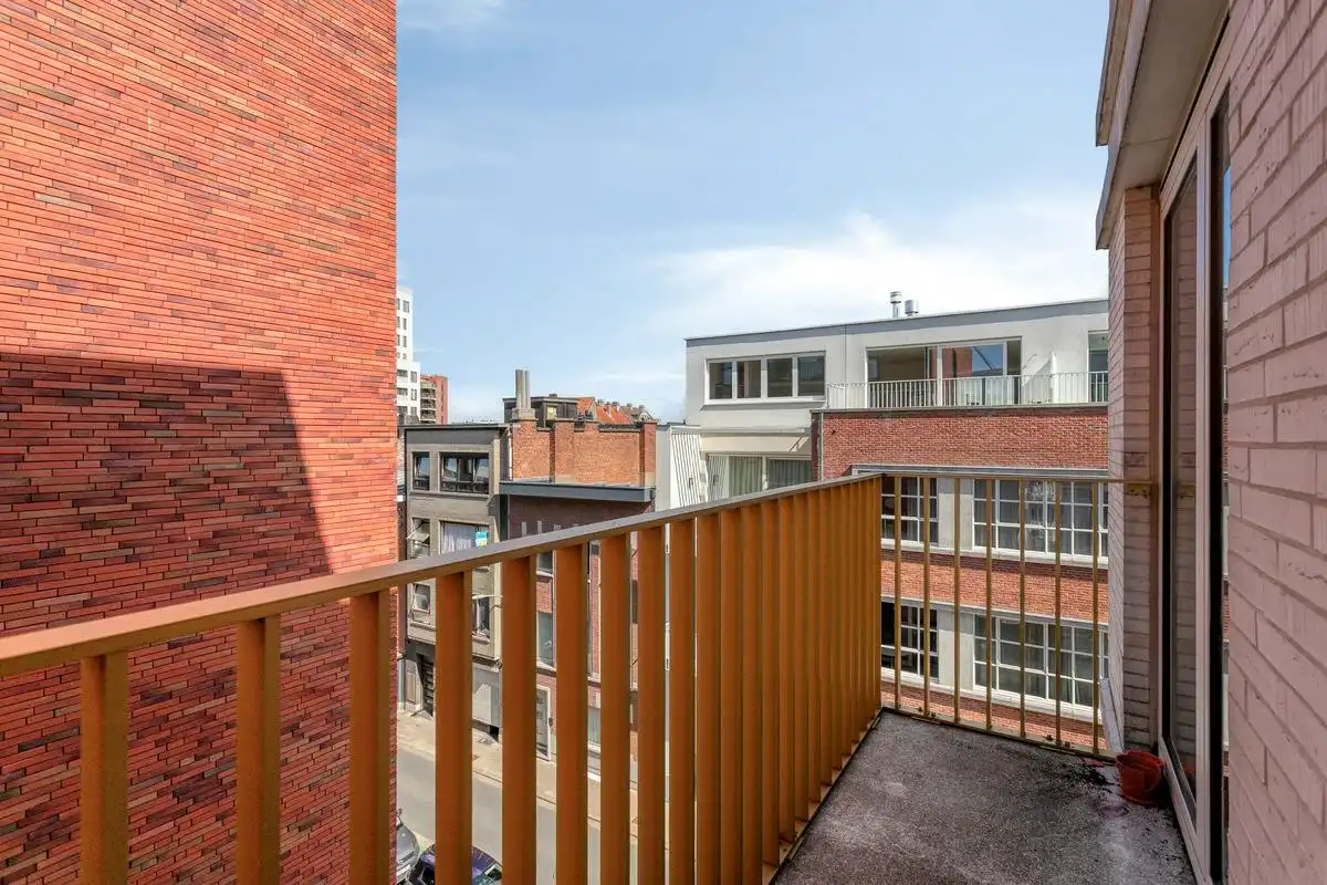 Recent 2-slaapkamer appartement met staanplaats te koop! foto 9