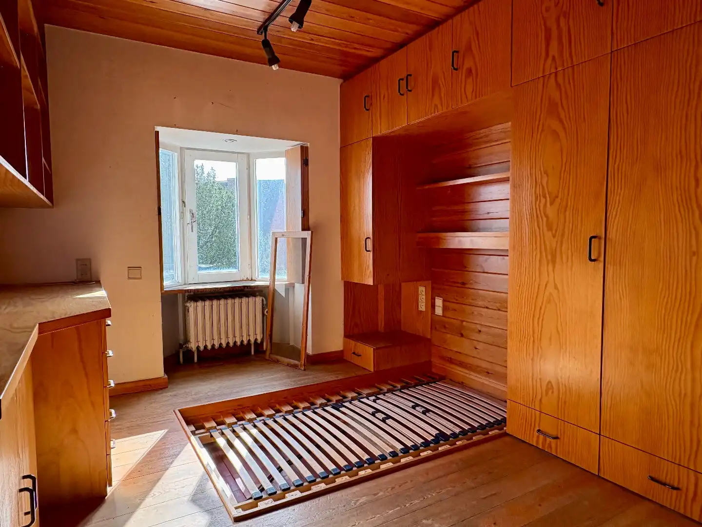 Te renoveren woning met 233m², garage, tuin en vele slaapkamers. foto 12